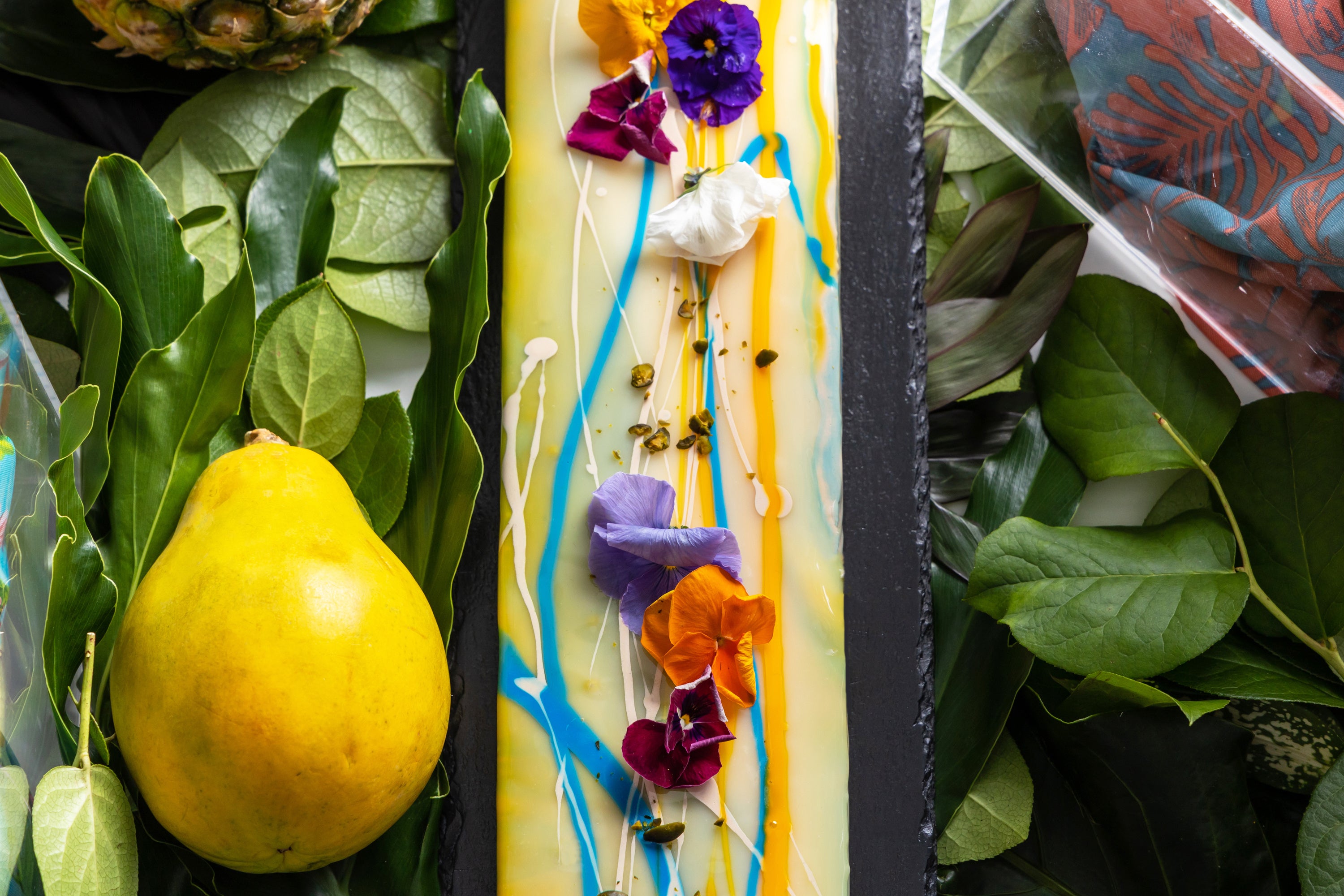 ロングペッパーとバナナコンポート ミルクチョコレートムース