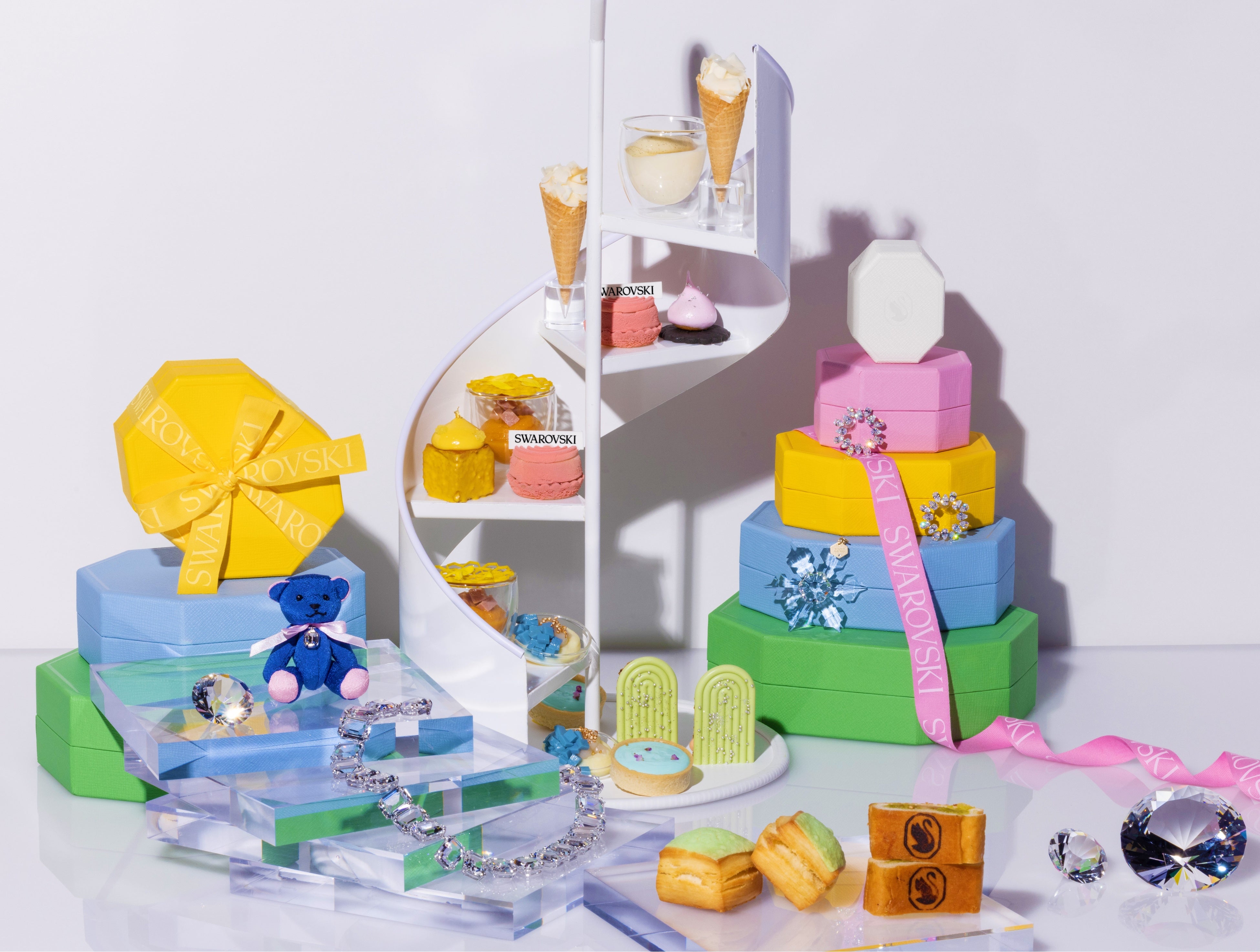 「コンラッドアフタヌーンティー  with Swarovski」コンラッド・ベア付き