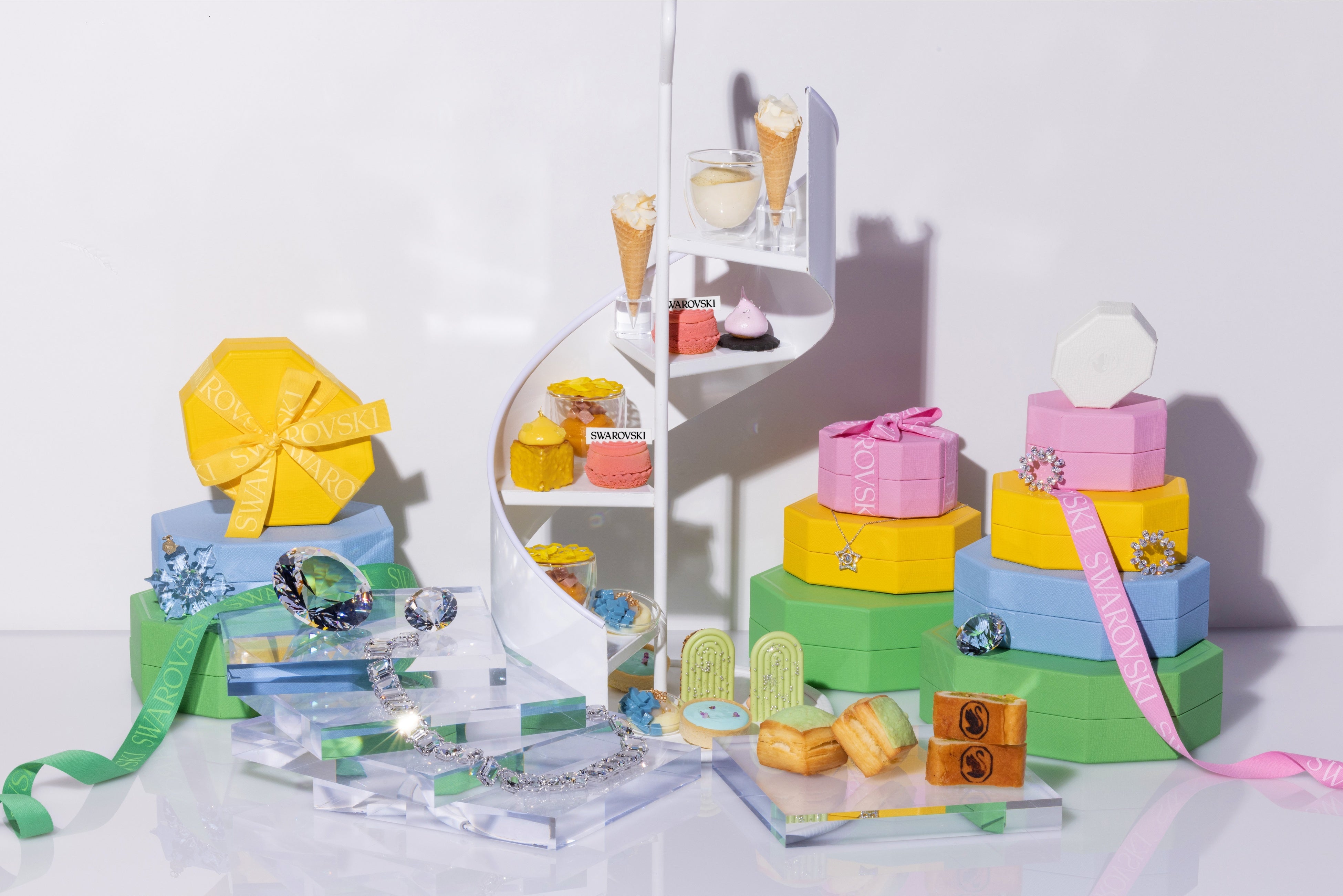 「コンラッドアフタヌーンティー  with Swarovski」　