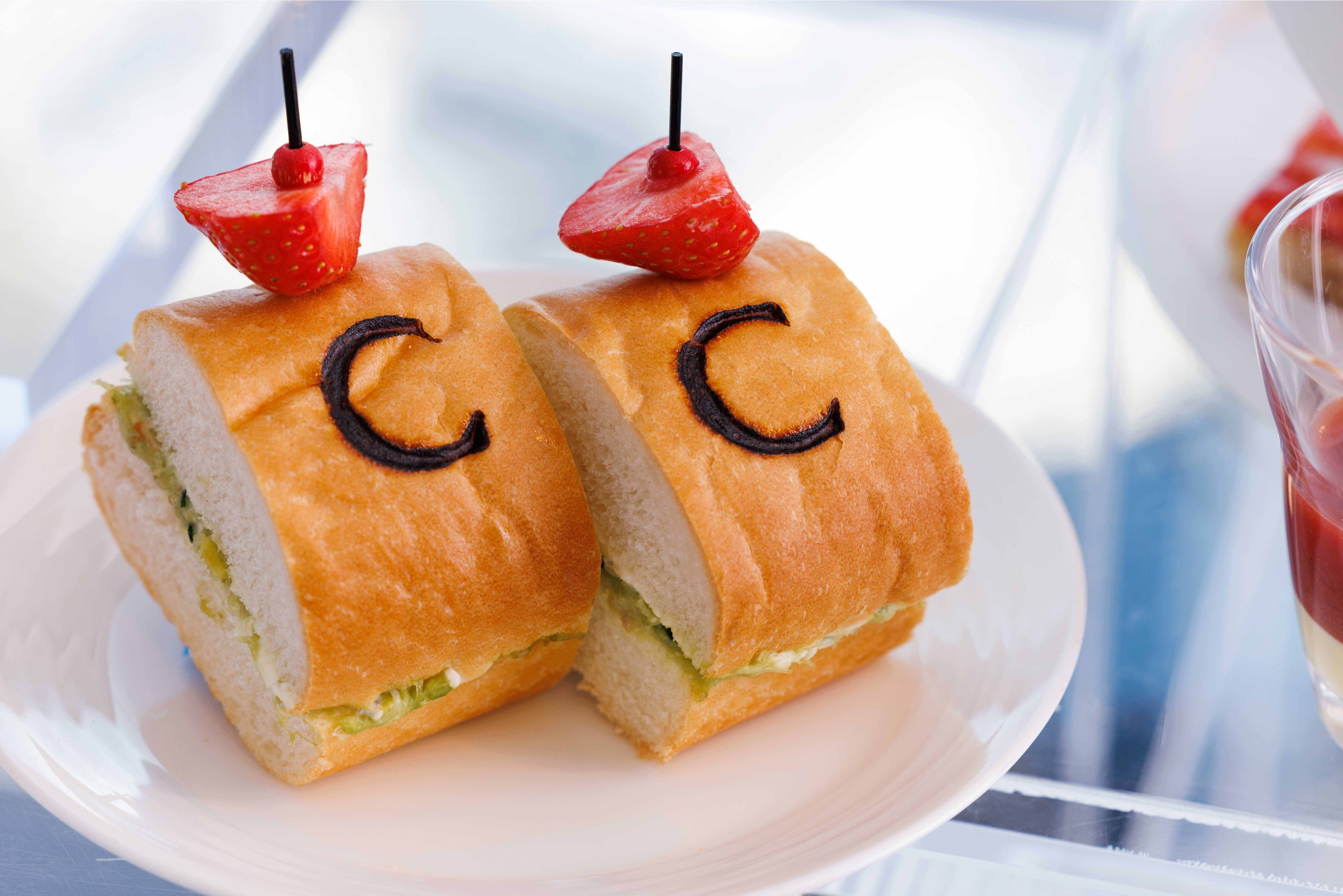 ズワイガニとアボカド ストロベリーとマスカルポーネチーズ