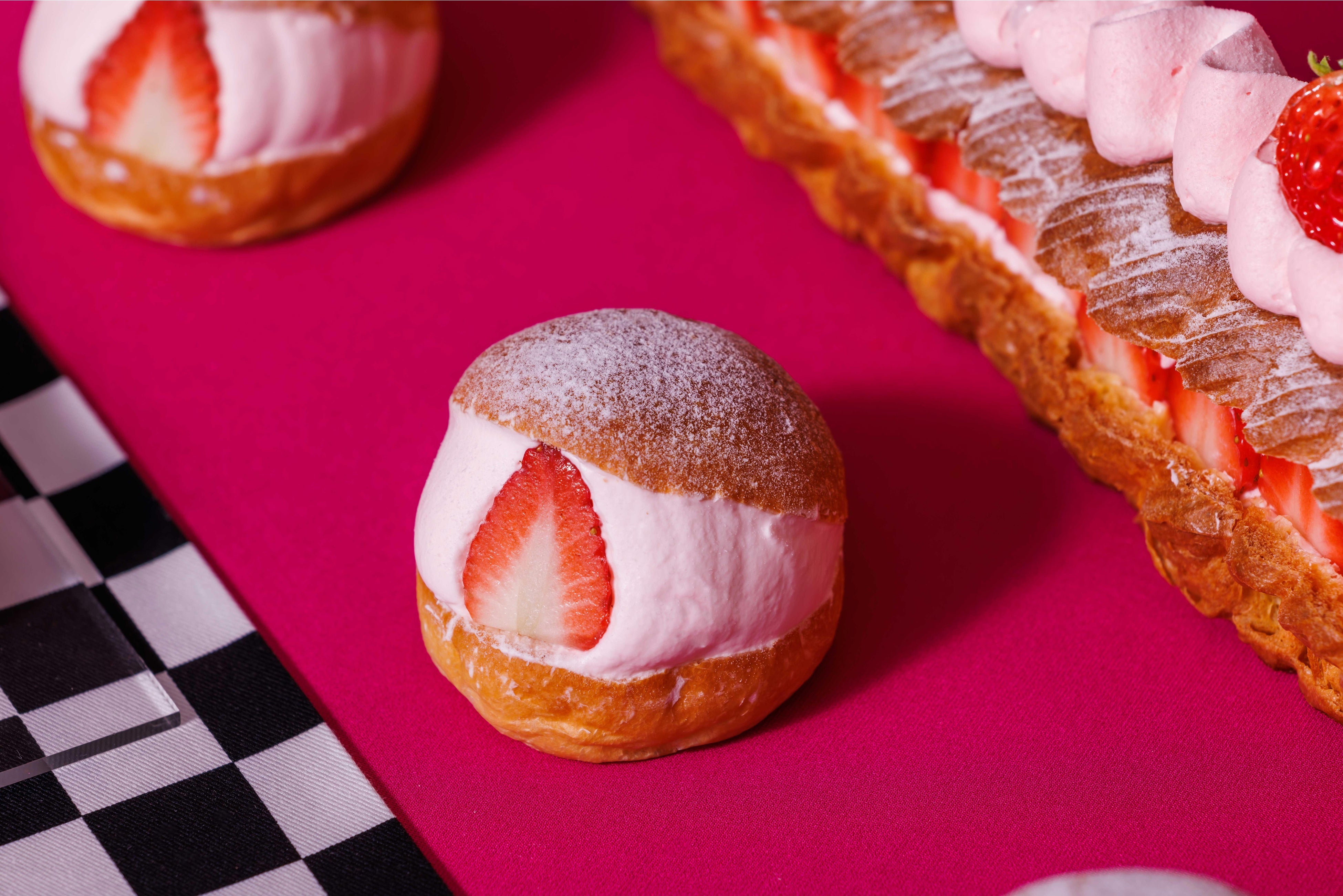 ストロベリーマリトッツォ