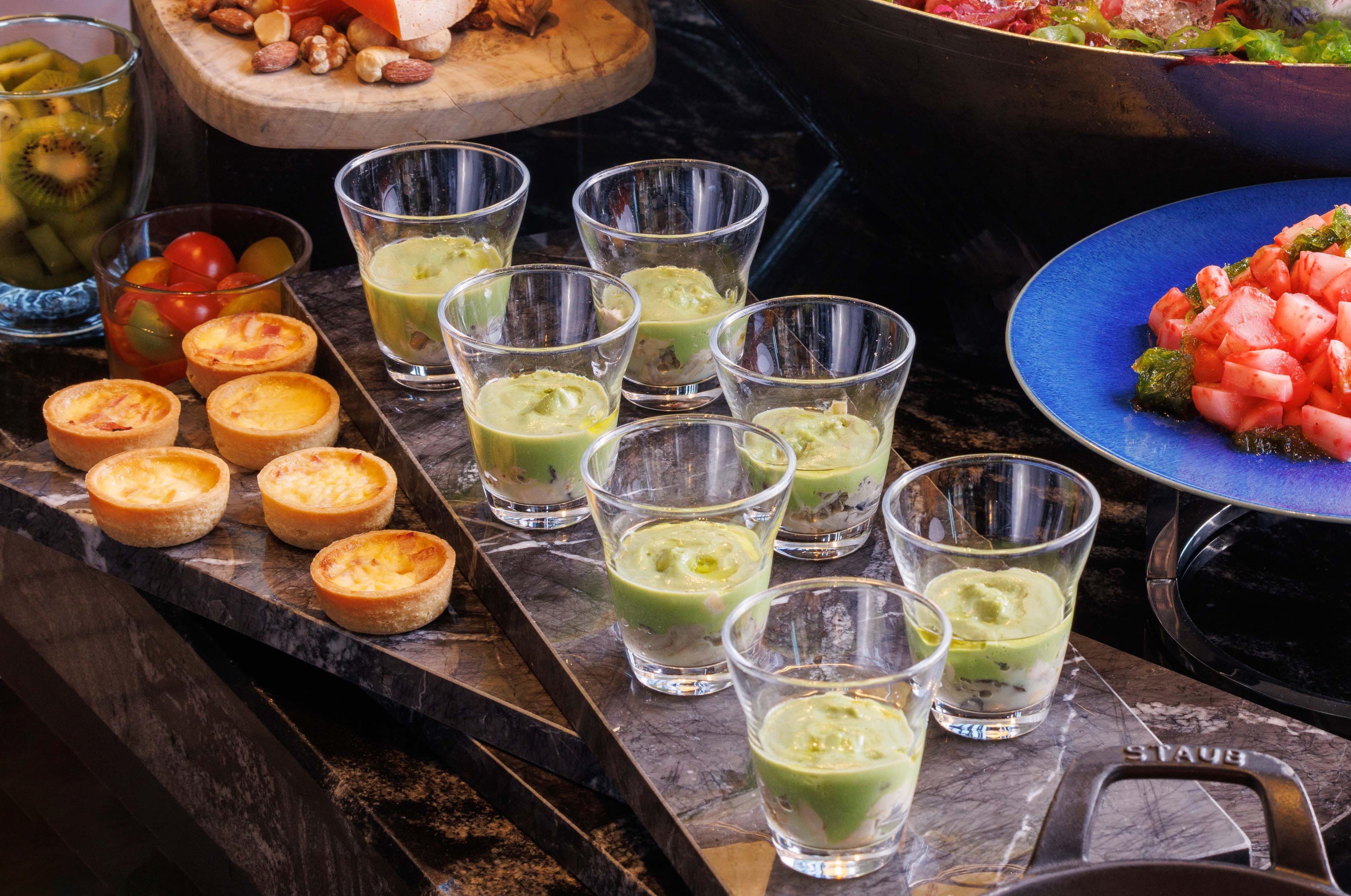 牡蠣スモークのコンフィとグリンピースクリーム