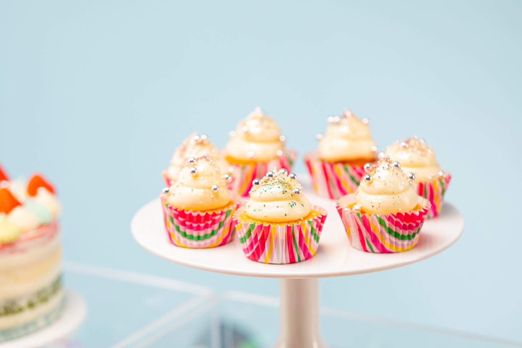 ストロベリーキラキラカップケーキ