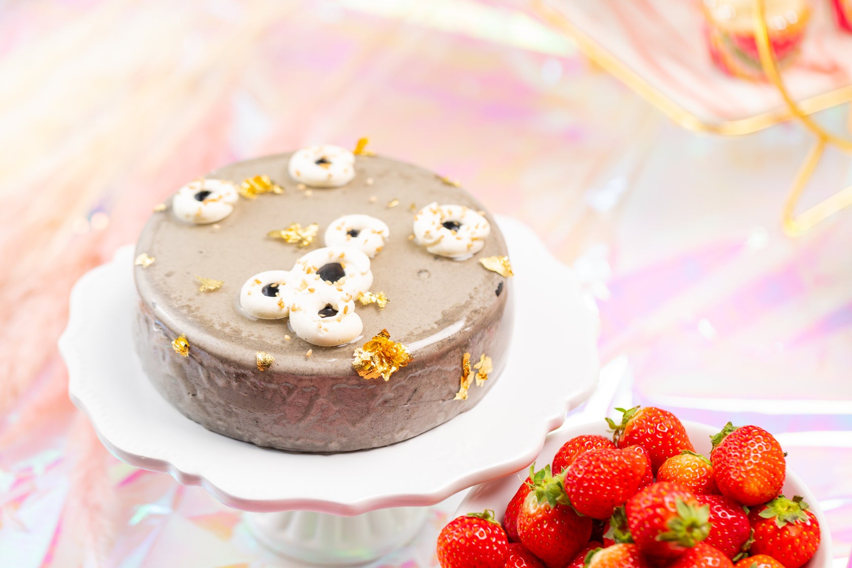 黒ゴマ、バニラとマンゴームースケーキ