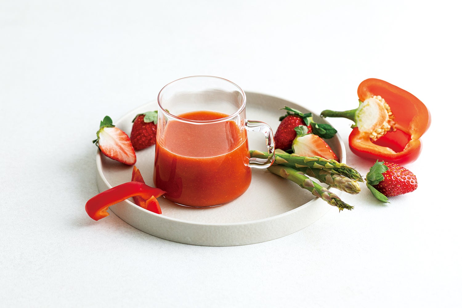 いちご・アスパラガス・ 赤パプリカのジュース