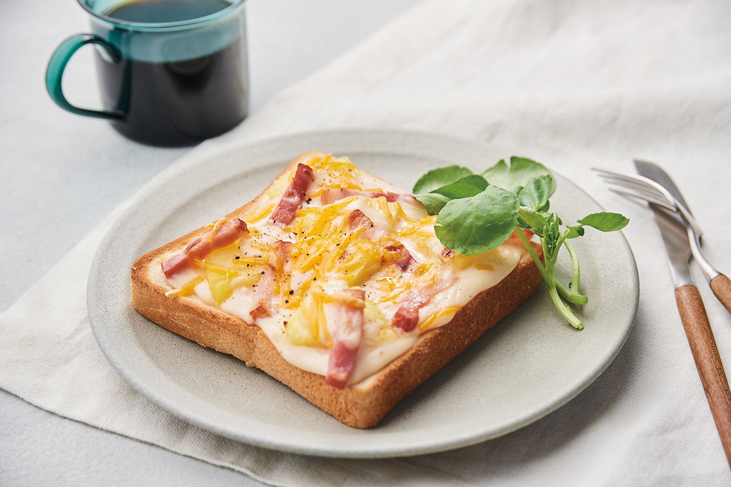 表面がこんがり焼けるので、見た目にもおいしいチーズトースト