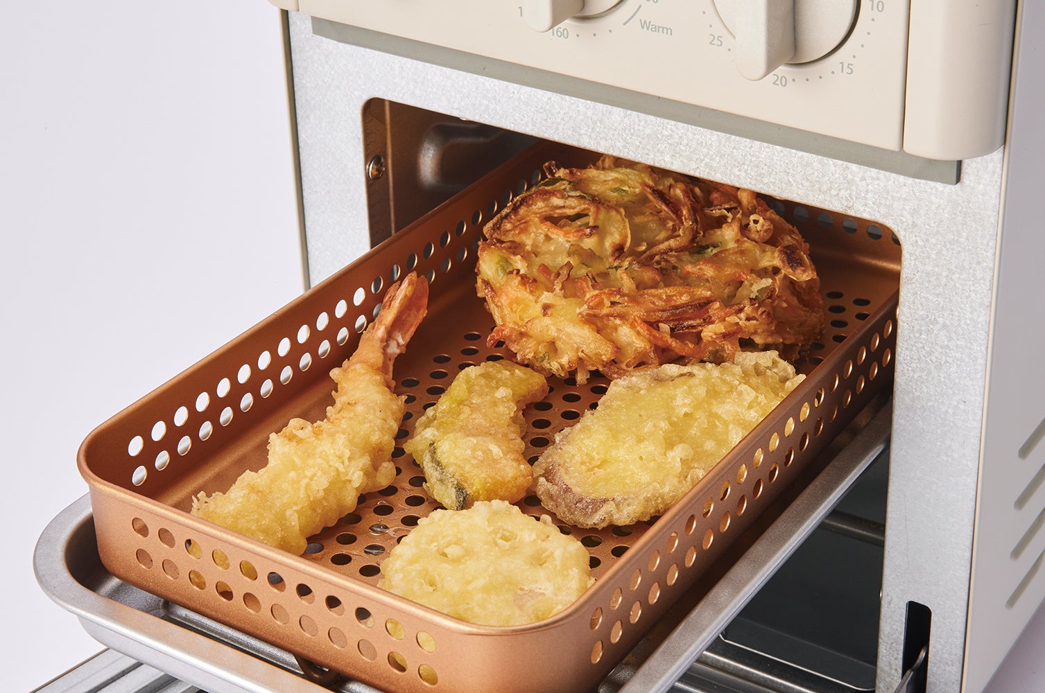 べちゃっとなったお惣菜の揚げ物も「エアーオーブン機能」で温めれば、余分な油を落としてサクッと復活