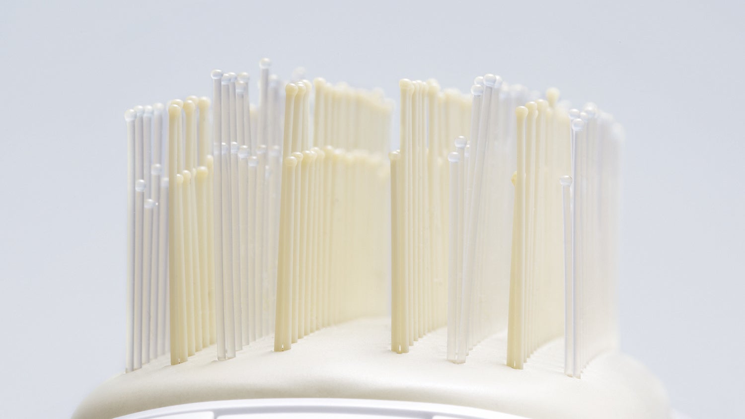 長いピン、短いピンのどちらの先端も1mmの球状