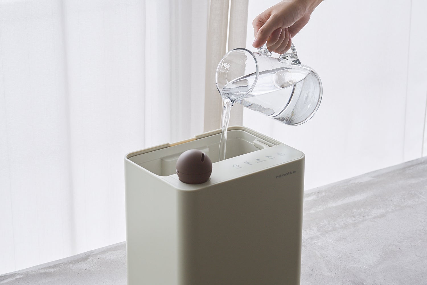 本体にセットしたまま 水差しなどで給水もOK