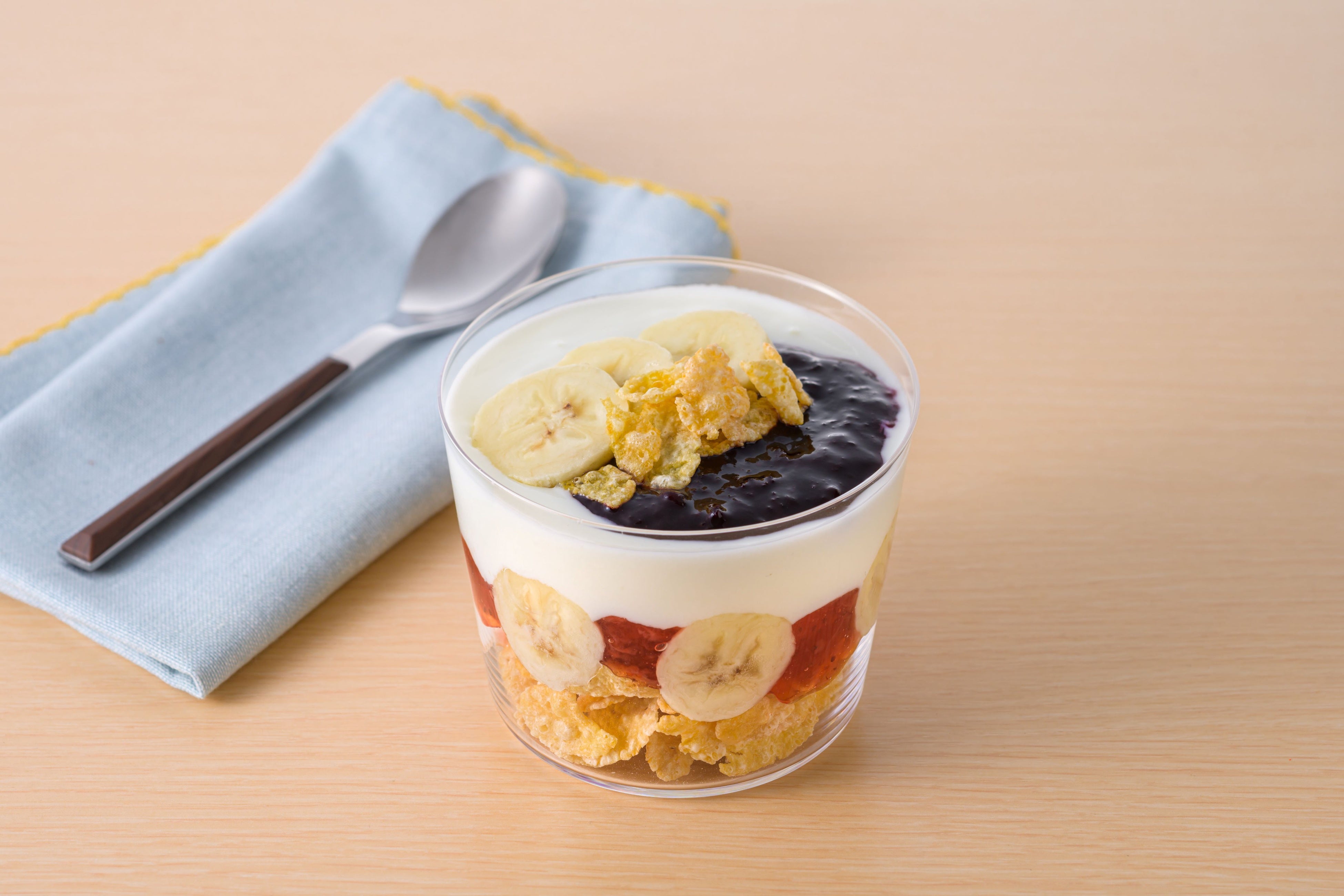 エネルギー：218kcal　たんぱく質：5.7g　脂質：3.5g　炭水化物：41.9g　食塩相当量：0.5g