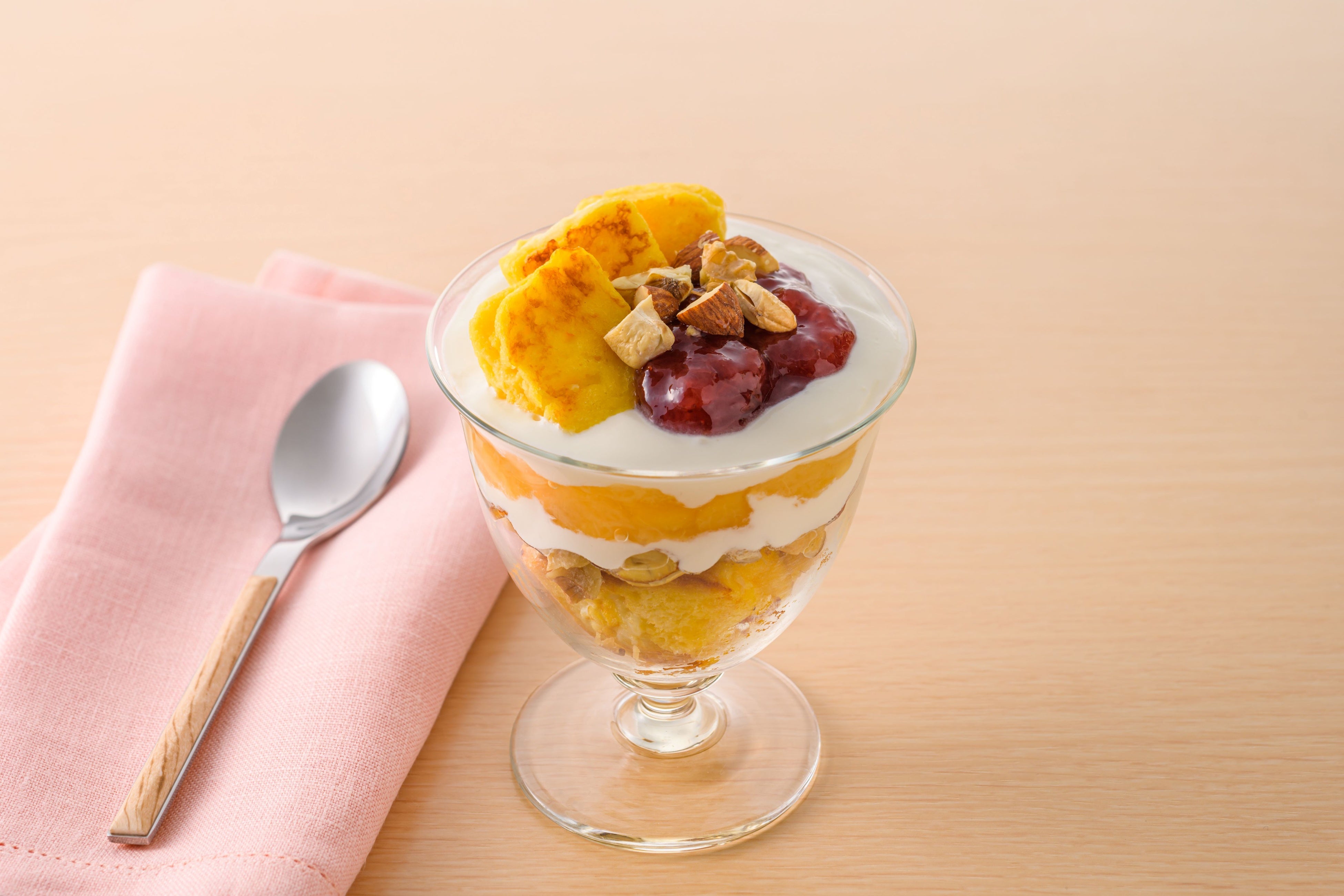 エネルギー：519kcal　たんぱく質：14.8g　脂質：36.2g　炭水化物：34.0g　食塩相当量：0.7g