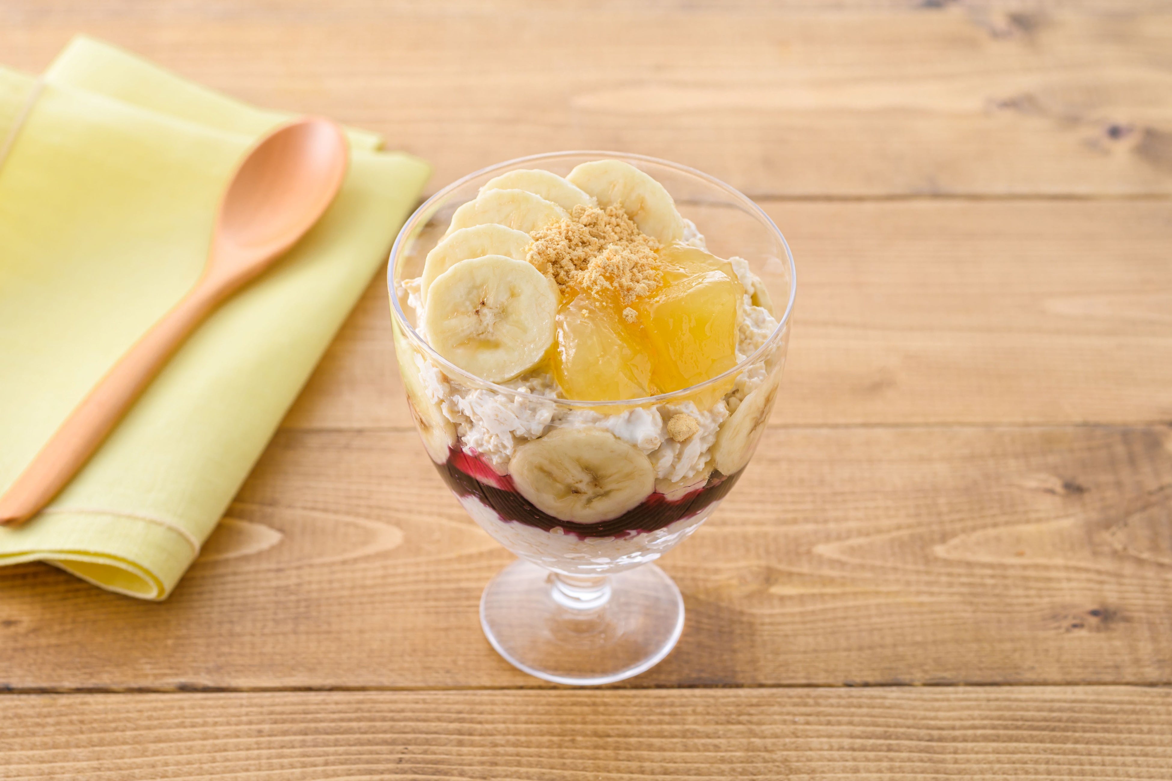 エネルギー：288kcal　たんぱく質：9.2g　脂質：5.1g　炭水化物：54.0g　食塩相当量：0.1g