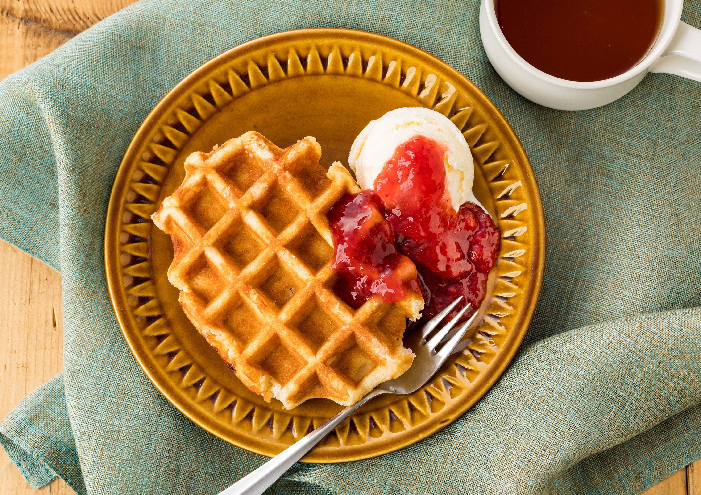 メニュー例：ストロベリー＆ラズベリーワッフル