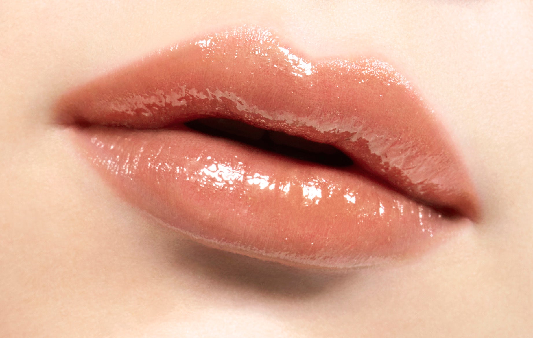 【使用イメージ】オペラ 「グロウリップティント」301ウォームベージュ