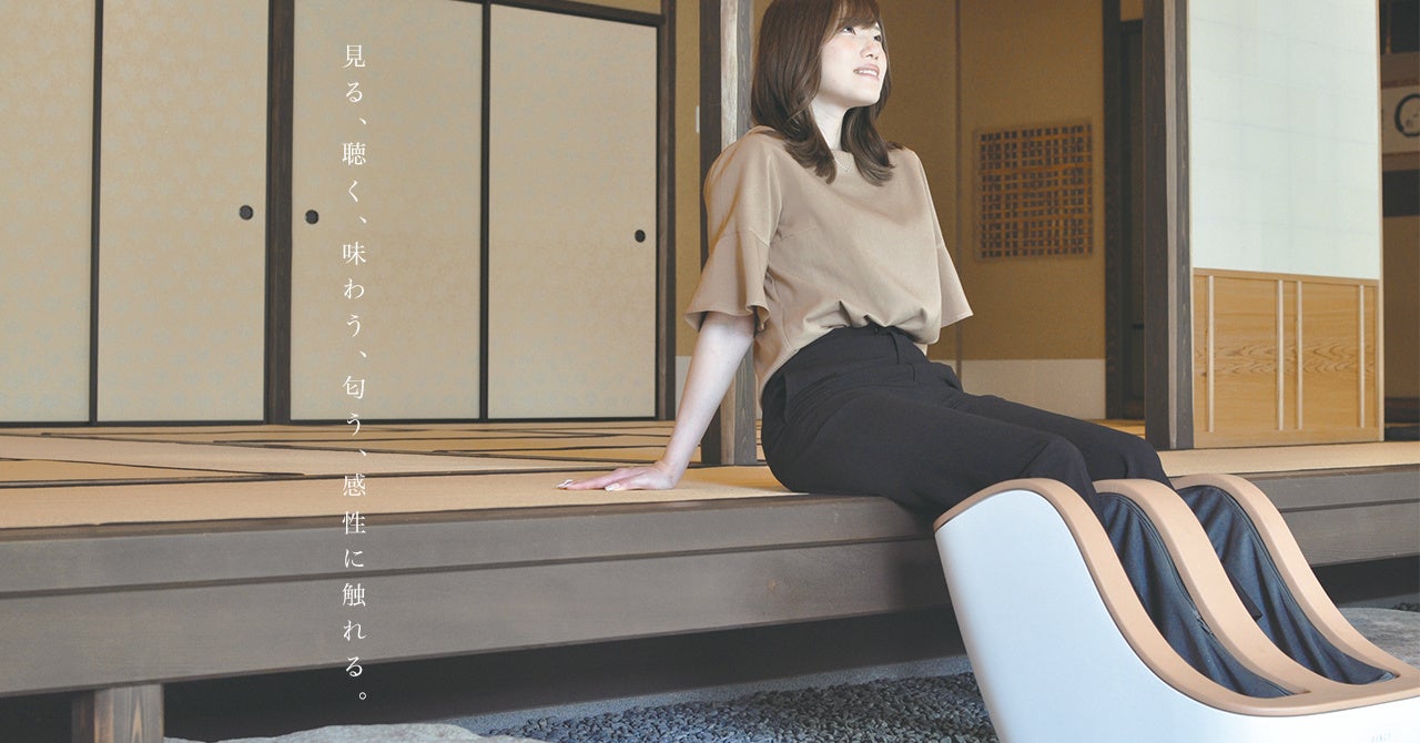 茶室でマッサージチェアに座って見る写真展。SYNCA（シンカ）