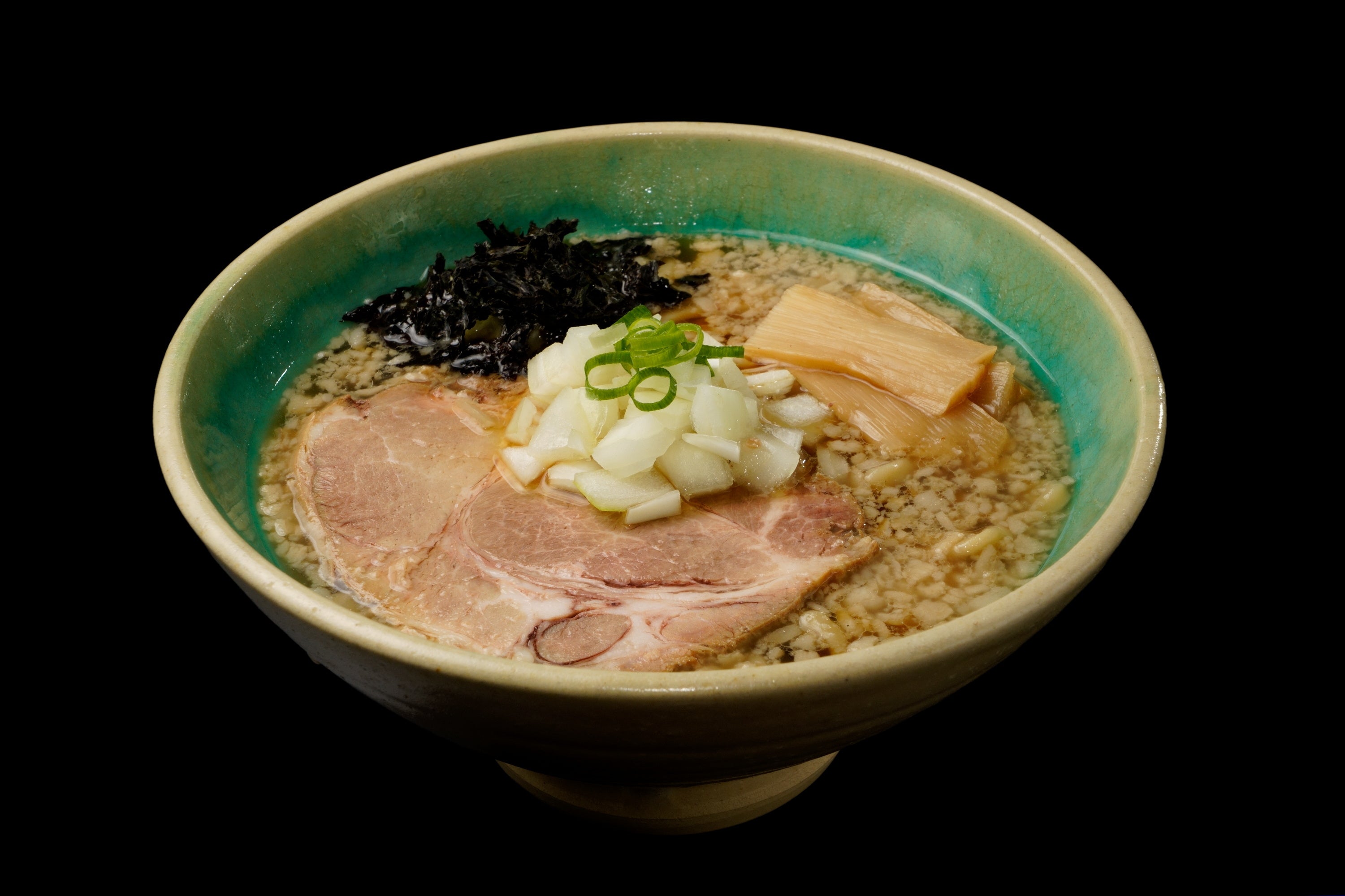 沖縄県の店舗が初登場！『まるつストア』のラーメンをNo.1ラーメンお