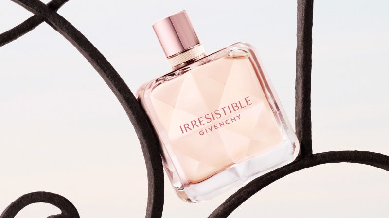 すべての人を虜にするフェミニンで優しいローズの香り イレジスティブル から新フレグランスと限定ソリッド パフュームが22年2月4日 金 発売 Lvmhフレグランスブランズのプレスリリース すべての人を虜にするフェミニンで優しいローズの香り イレジスティブル から新フレグランスと限定ソリッド パフュームが22年2月4日 金 発売 Lvmhフレグランスブランズのプレスリリース