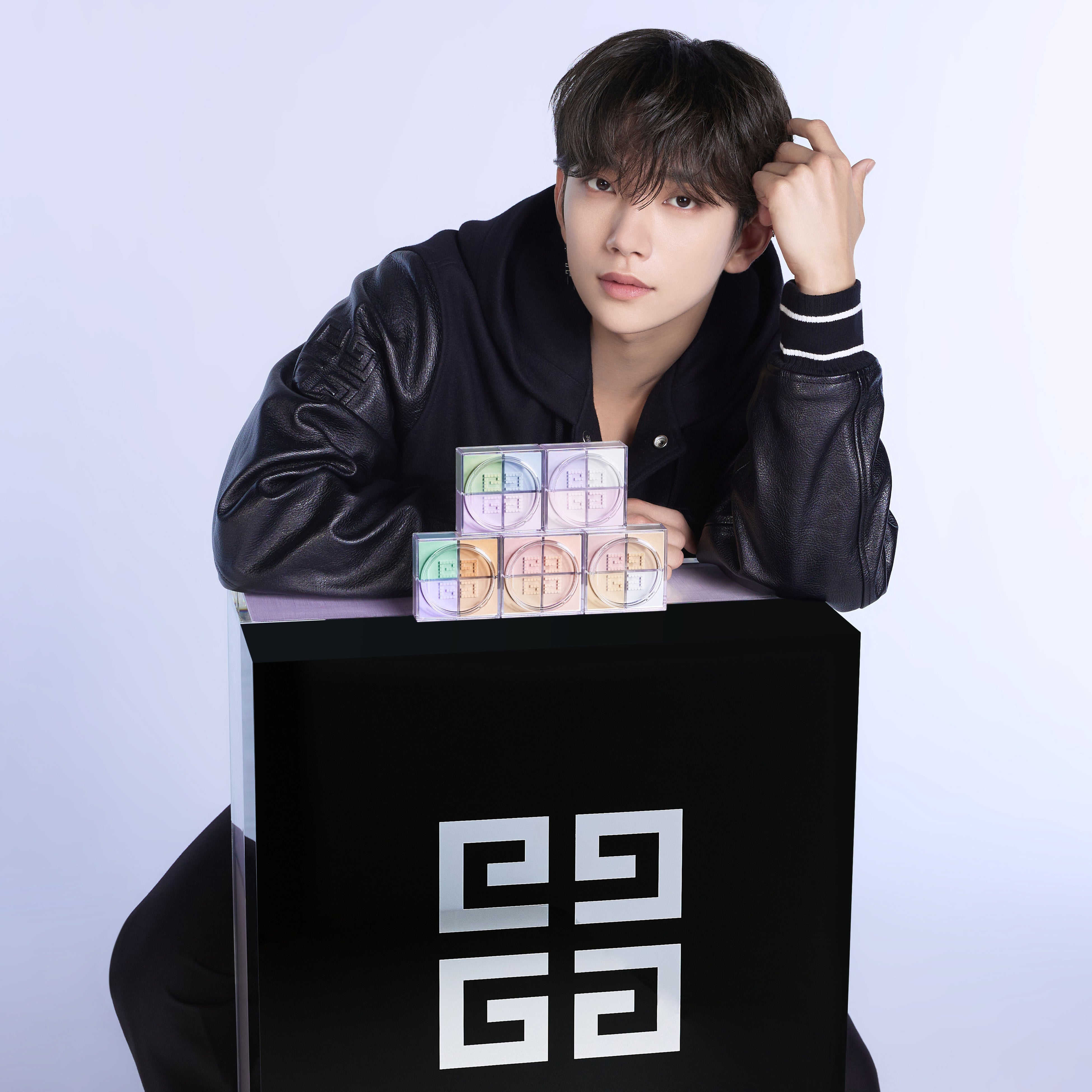 新品同様⭐︎激レア廃盤モデル⭐︎GIVANCHY SEVENTEEN JOSHUAがアンバサダーに就任！モードなムードで彩る