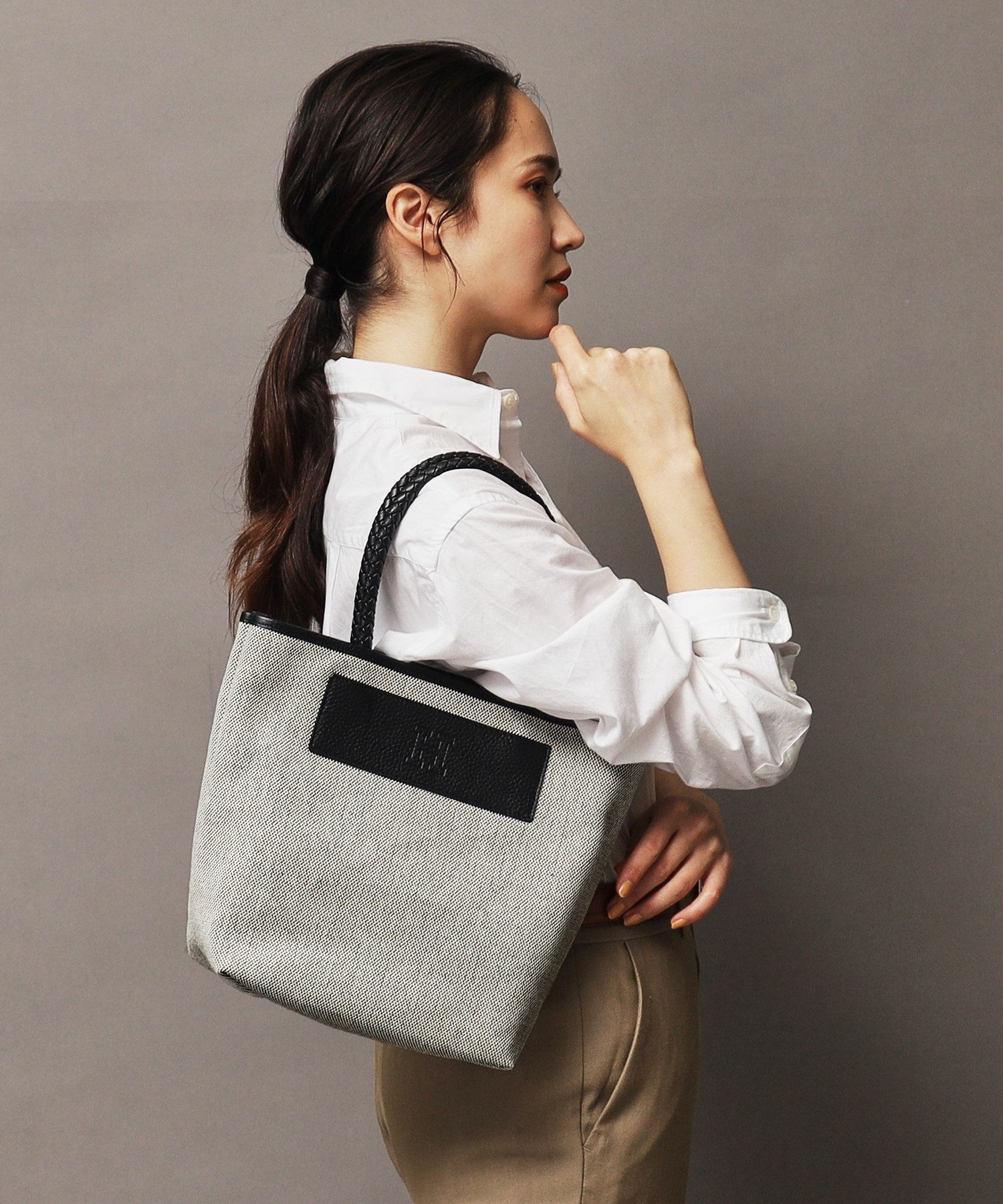 レザーコンビトートバッグ M ¥44,000(税込)