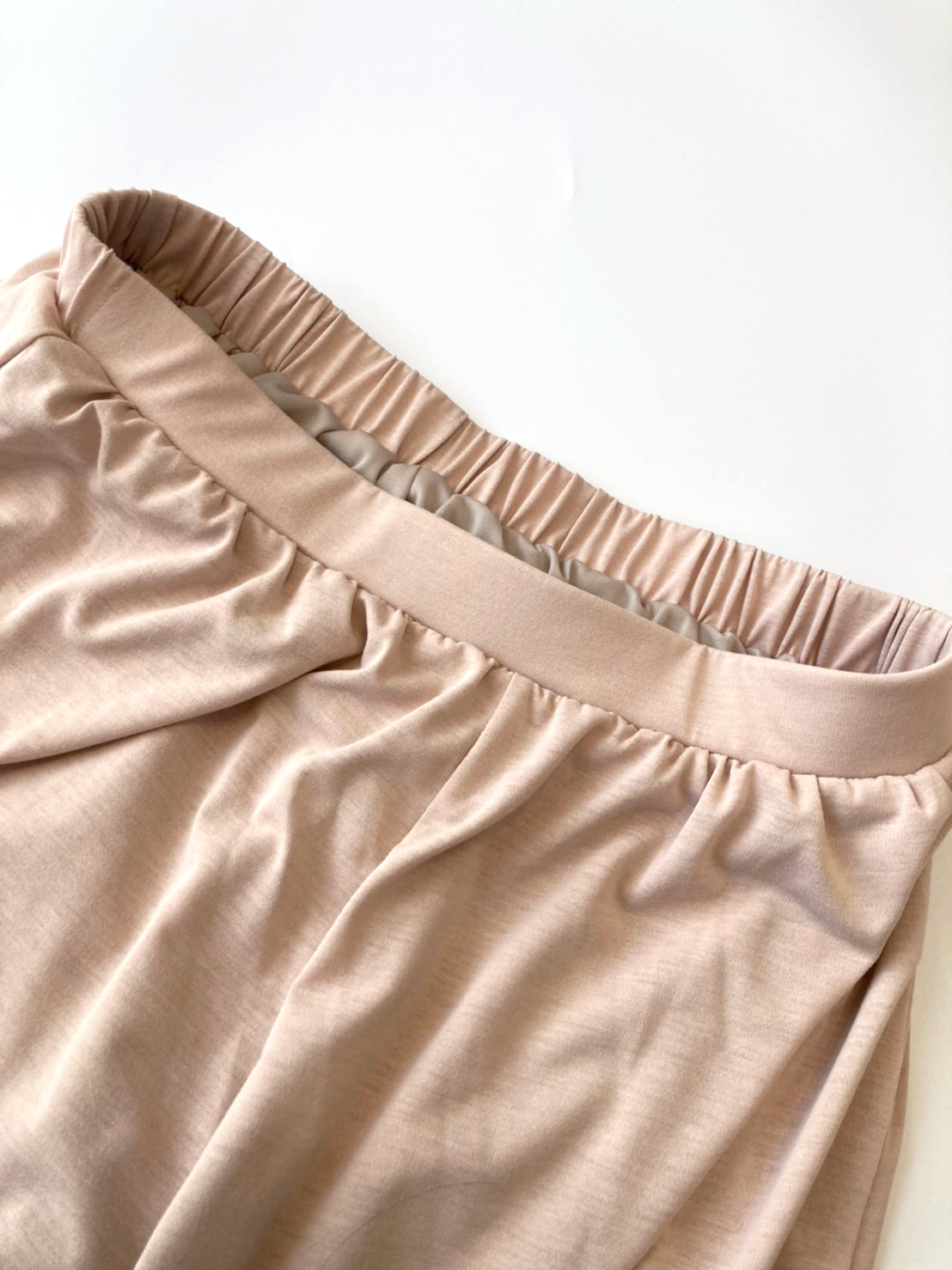 ウエストゴムでストレスフリーな着心地