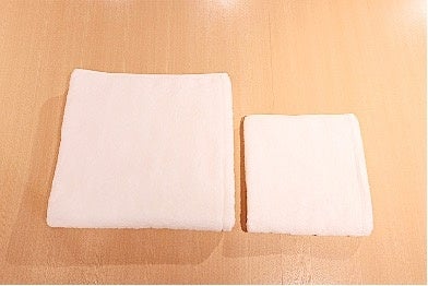 バスタオルとミニバスタオルを畳んだサイズ比較