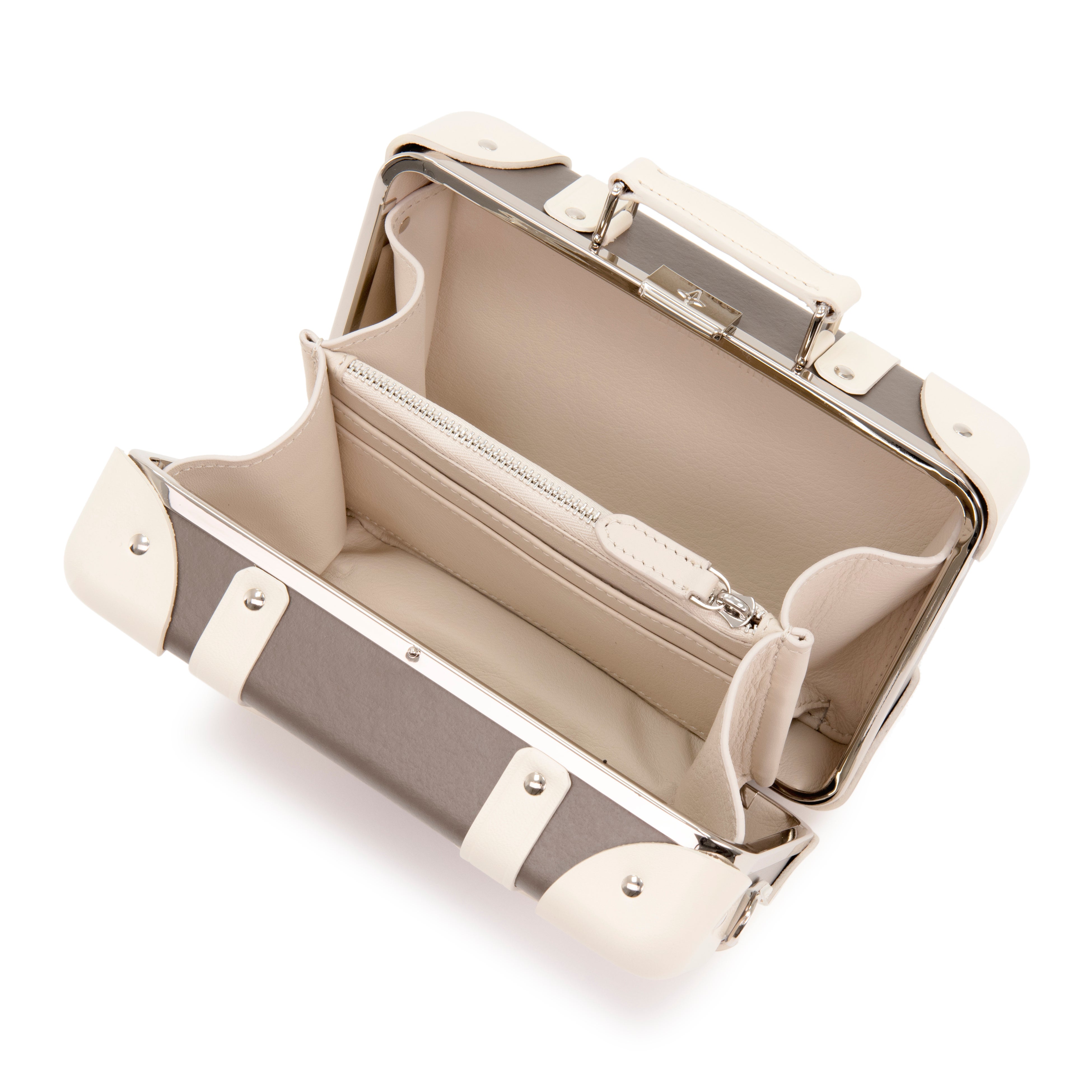 ノーブルブラウン｜275,000円（税込）