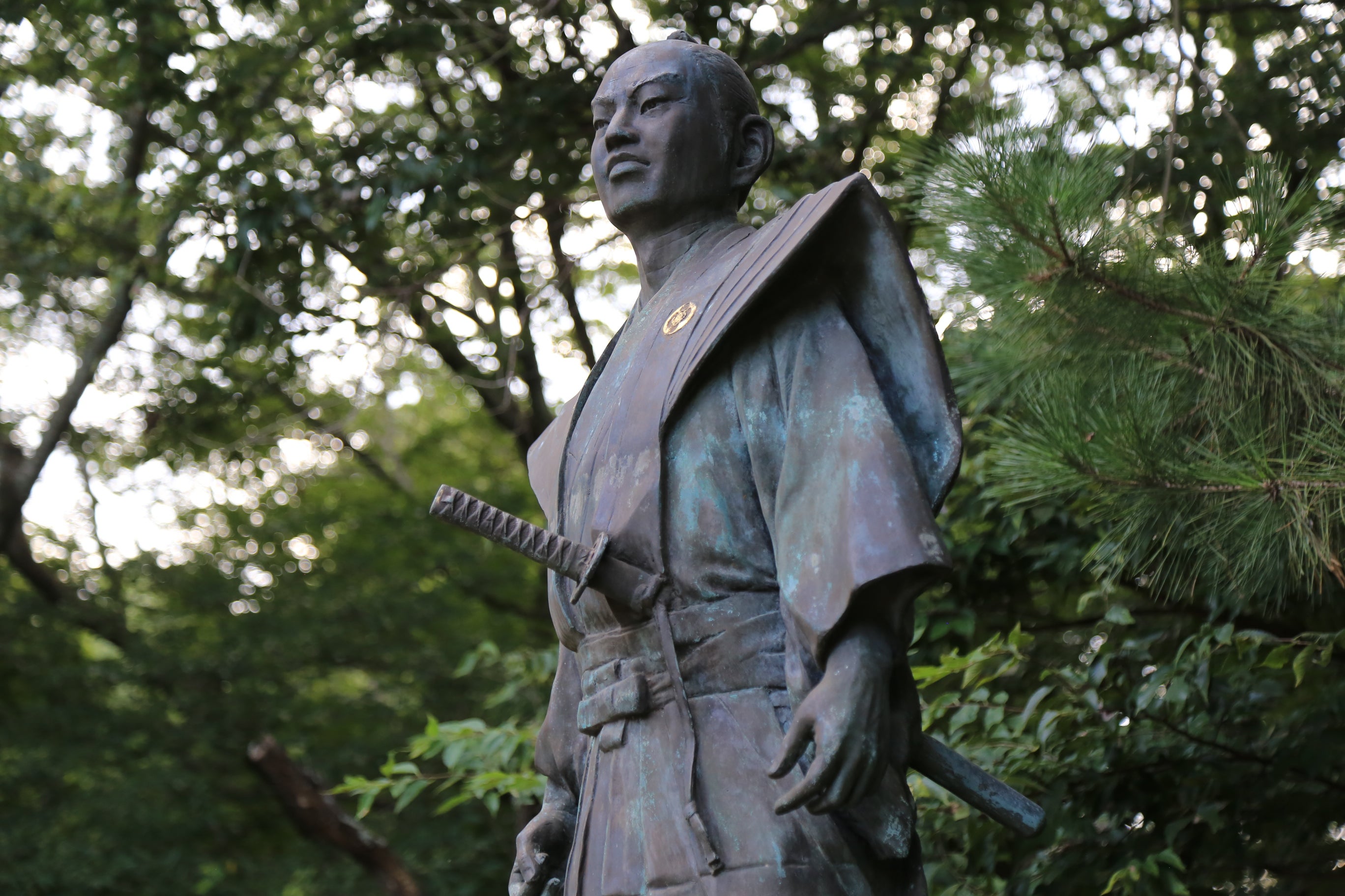 むむ、城攻めとな⁉ 佐倉城主・堀田正睦像（佐倉城址公園内）