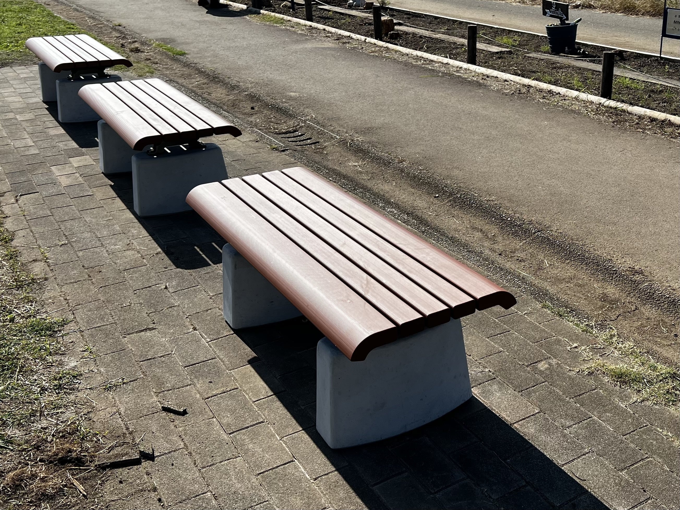 寄贈いただいたベンチ