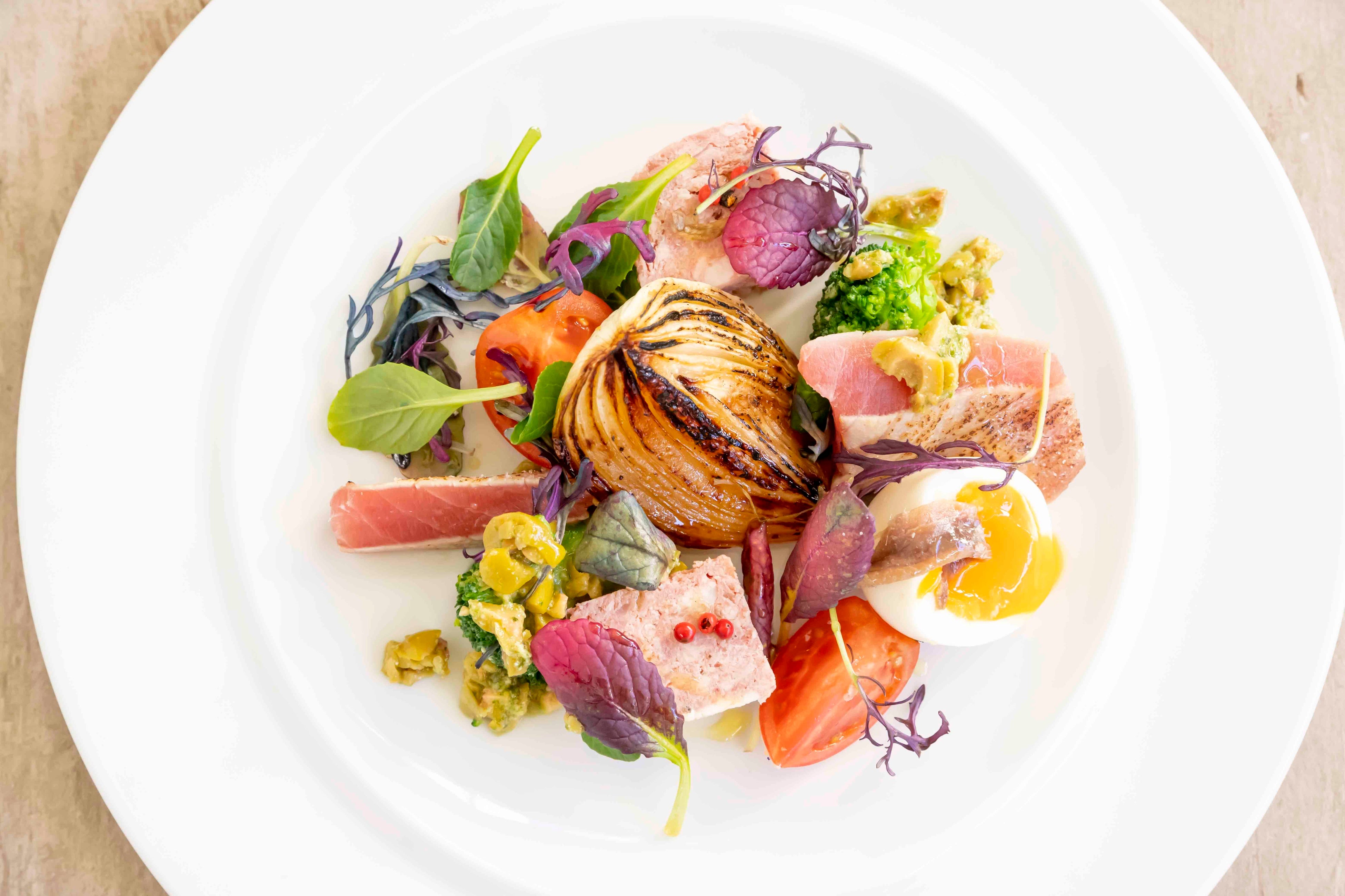 64ビストロサラダ ランチセット　1672円（税込）