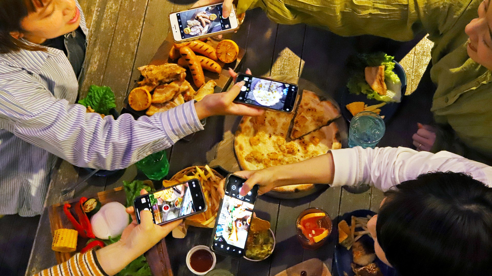 オープンエアーの空間で、みんなでワイワイ楽しもう！