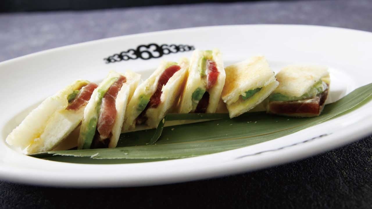 マグロとアボカドのカナッペサンド