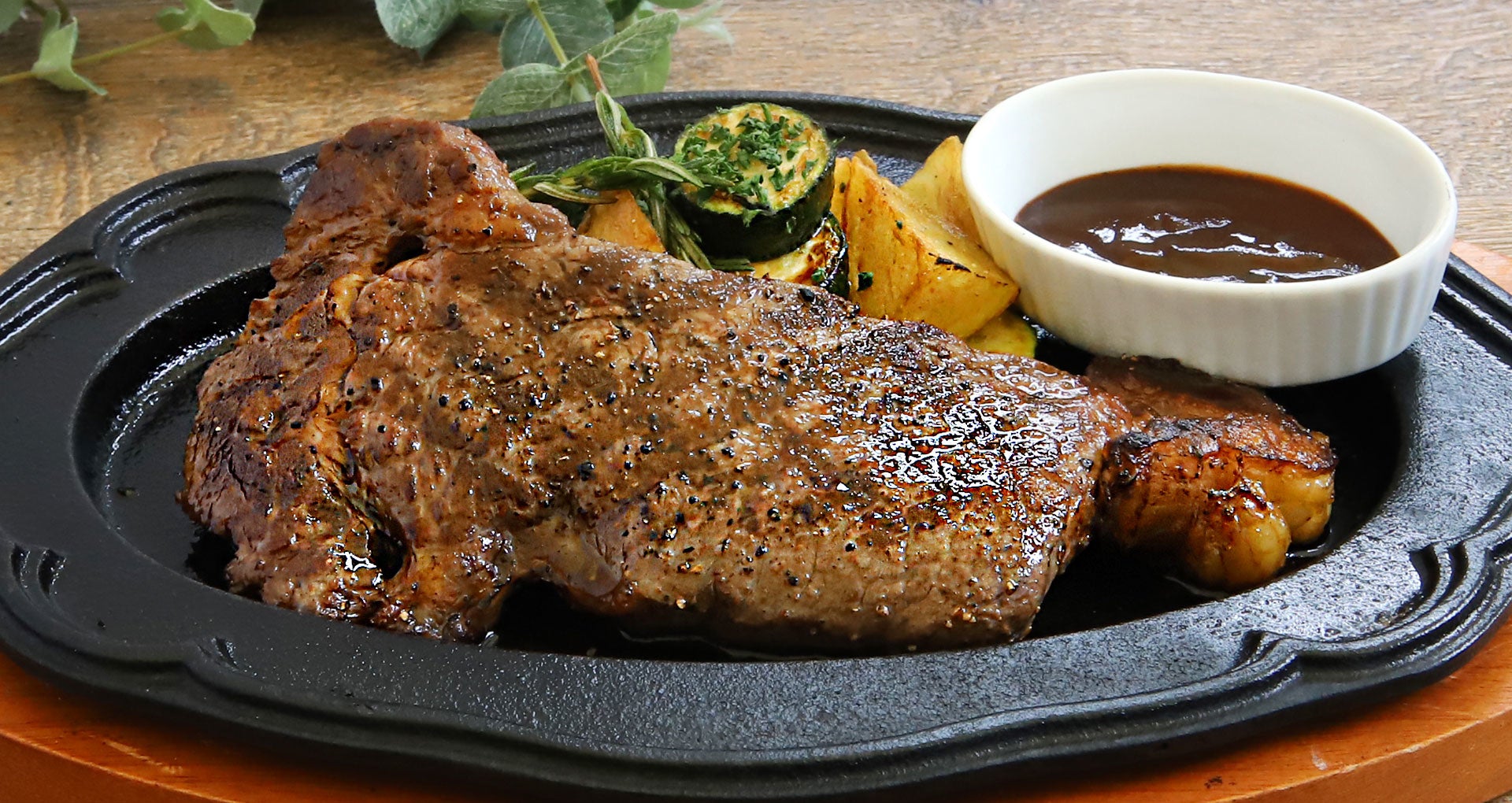 64ステーキランチ　3300円（税込）