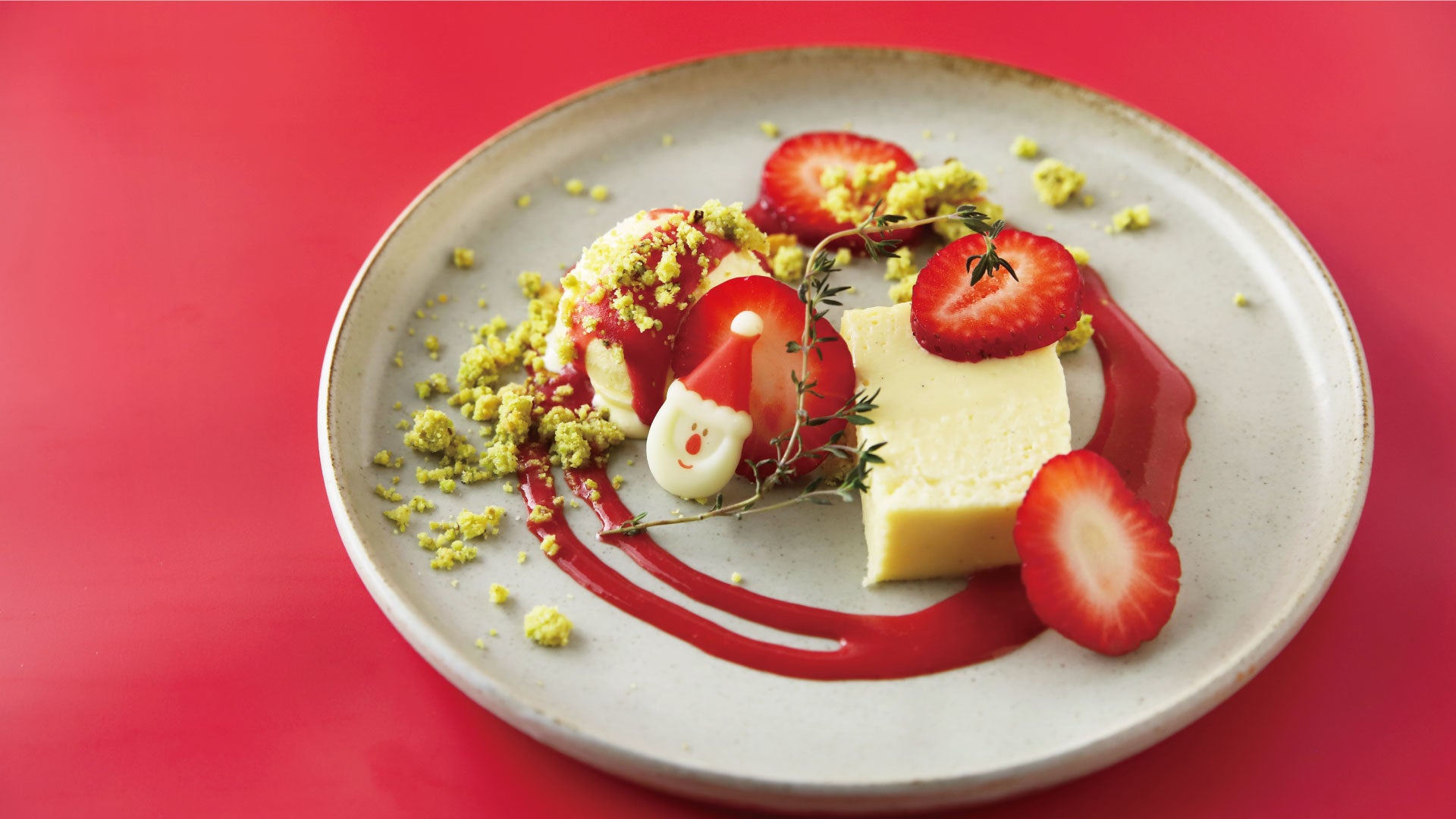 デザートの一例：ホワイトチョコと苺のテリーヌ