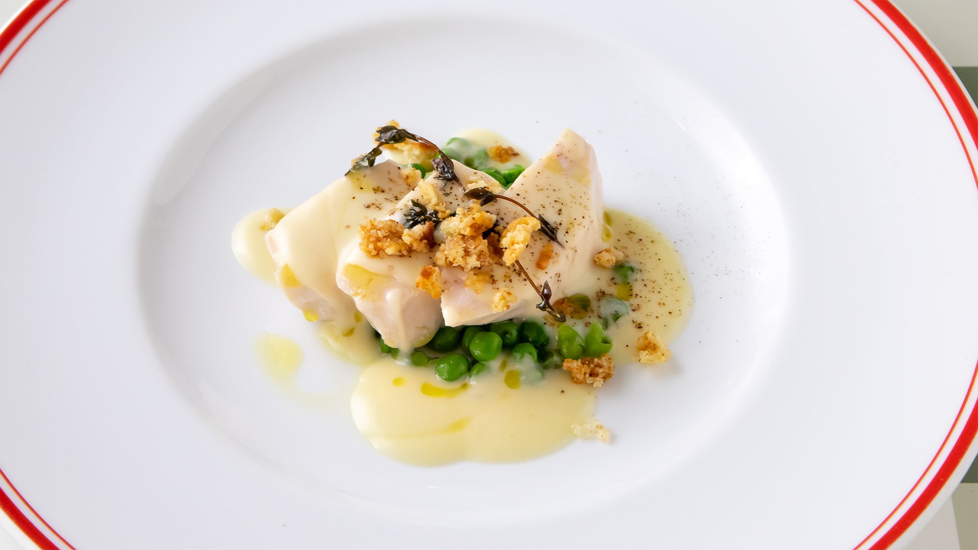 ハーブでマリネした備中高原鶏むね肉のポッシェ　ヴェネト風クリームソース