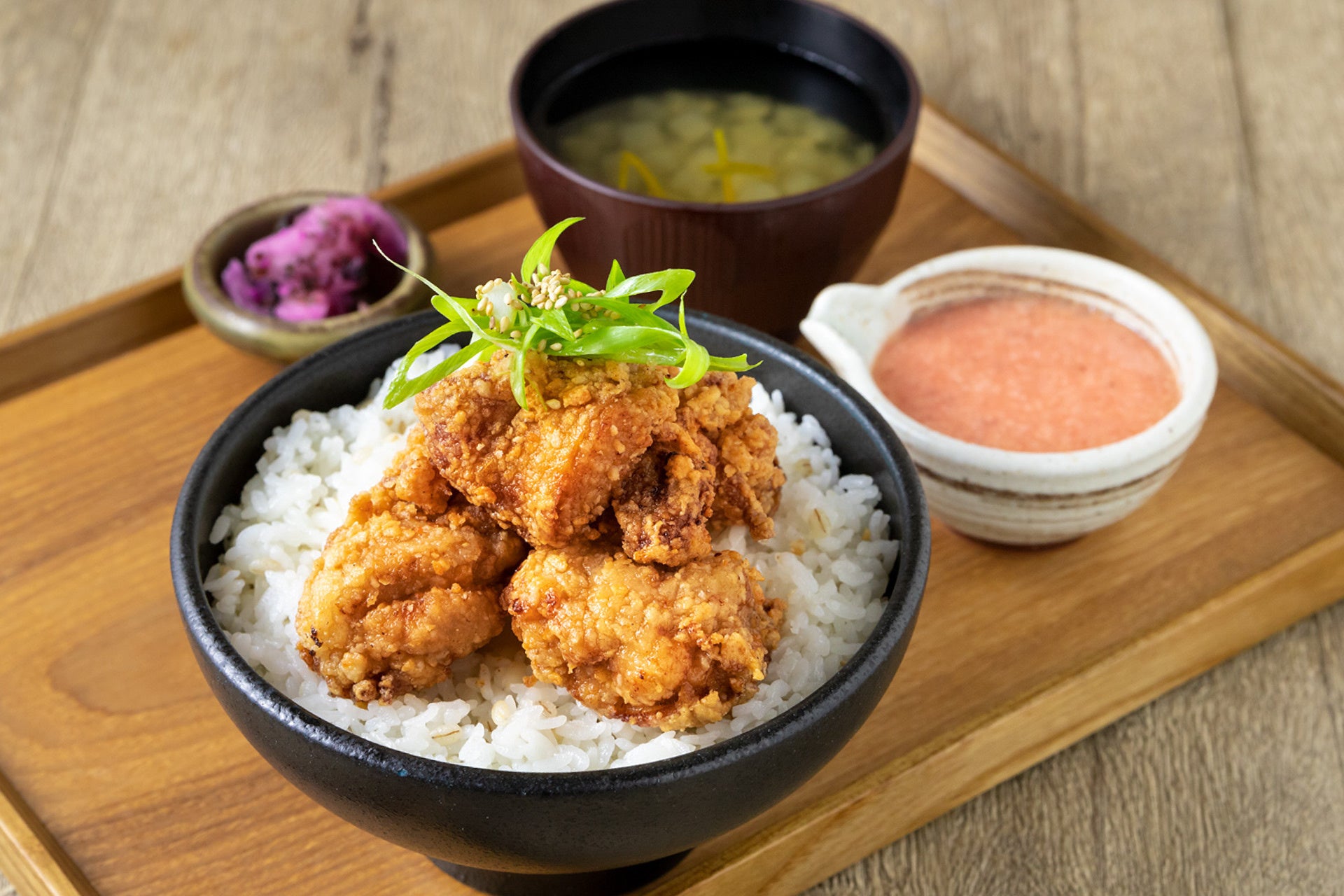 旨味唐揚げ 明太子自然薯とろろ丼定食　並1050円