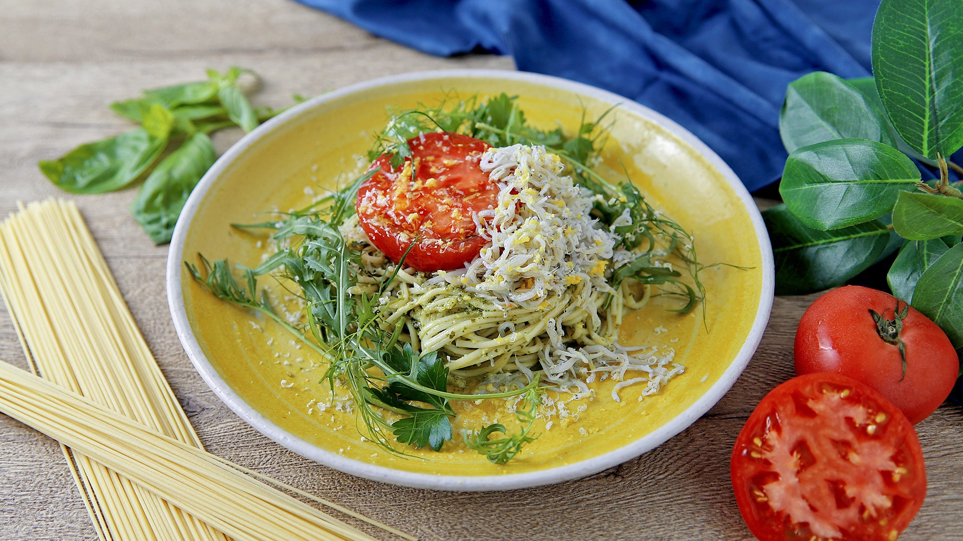 淡路産シラスとトマトの 冷製ジェノベーゼパスタ 淡路産フレッシュハーブ添え　1870円