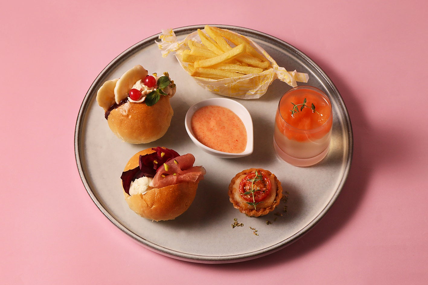 下段プレート © 2023 Peanuts Worldwide LLC