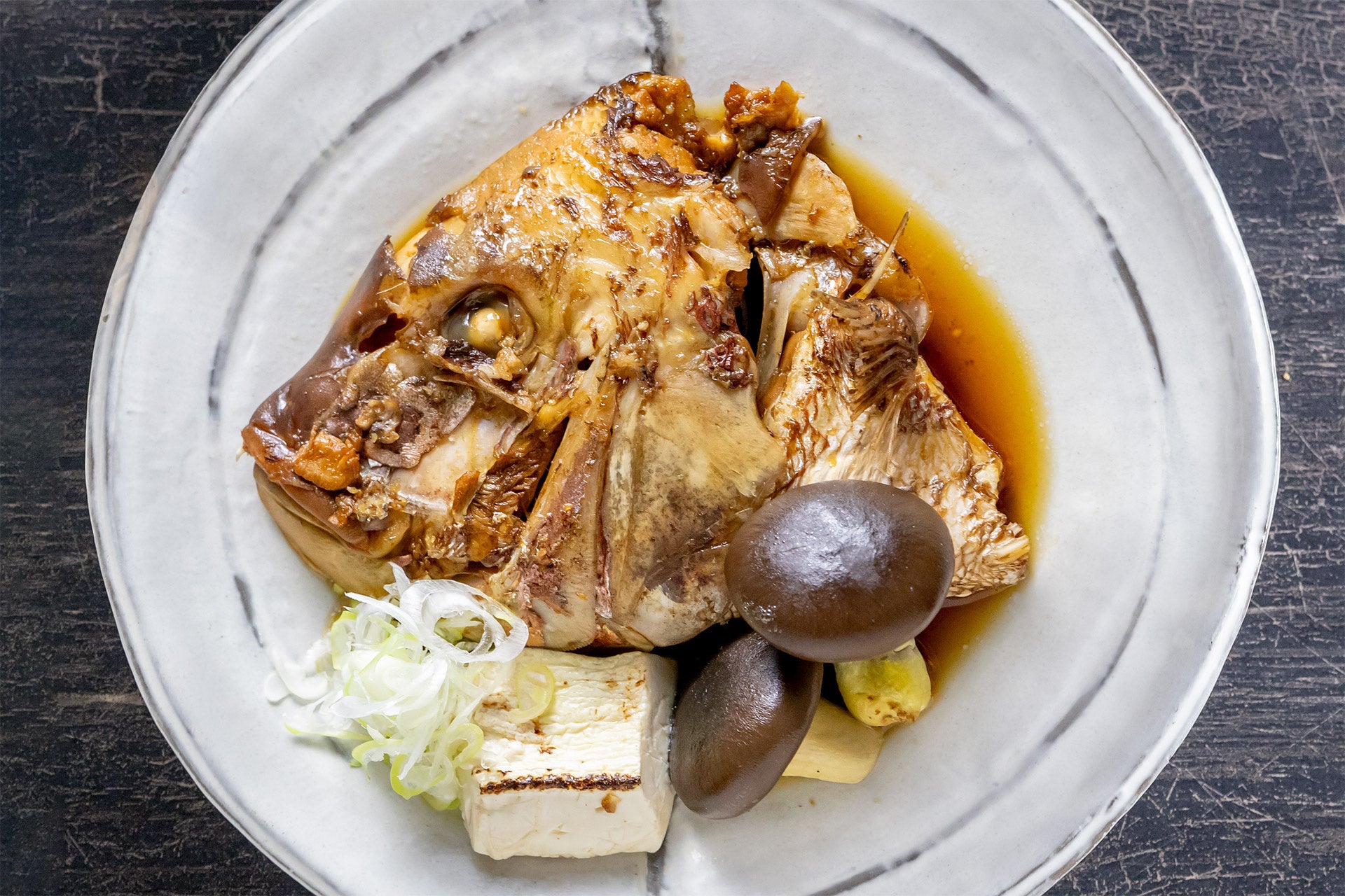 真鯛のあら煮 大黒しめじ添え　1320円