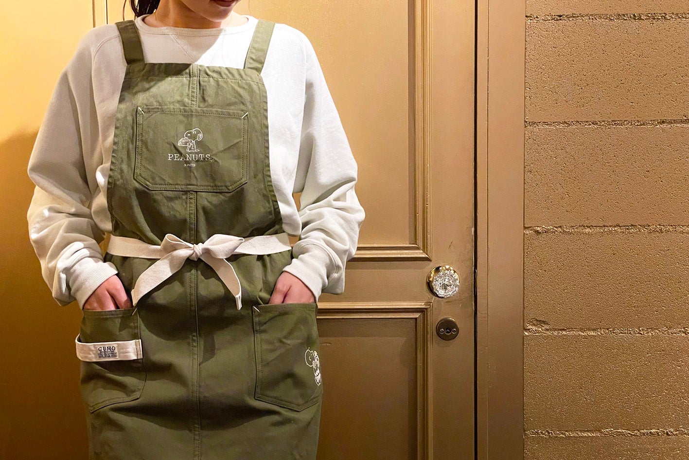 ワークエプロン オリーブ © 2023 Peanuts Worldwide LLC