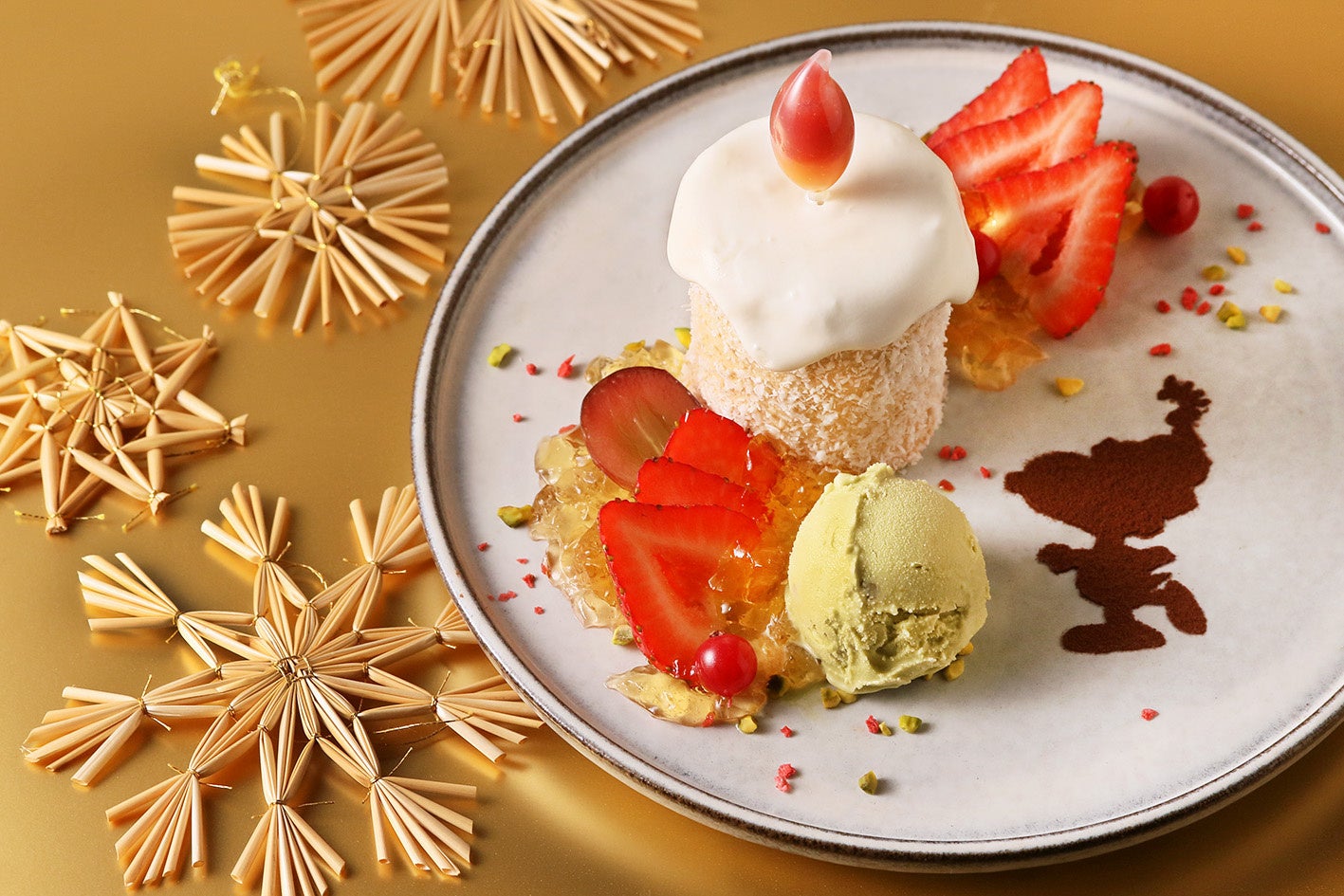 紅茶とホワイトチョコのムース　キャンドル仕立て　© 2023 Peanuts Worldwide LLC