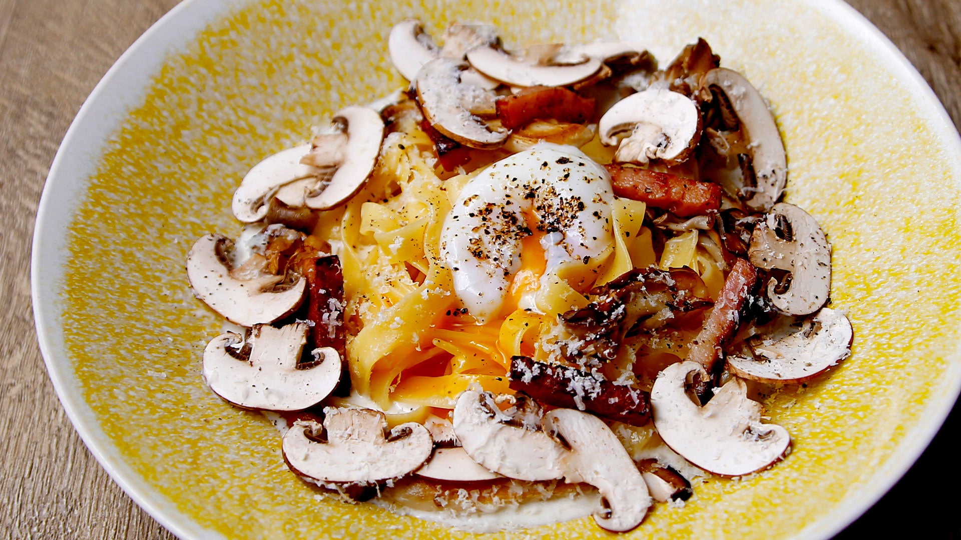 ベーコン、きのこの カルボナーラ風　1672円