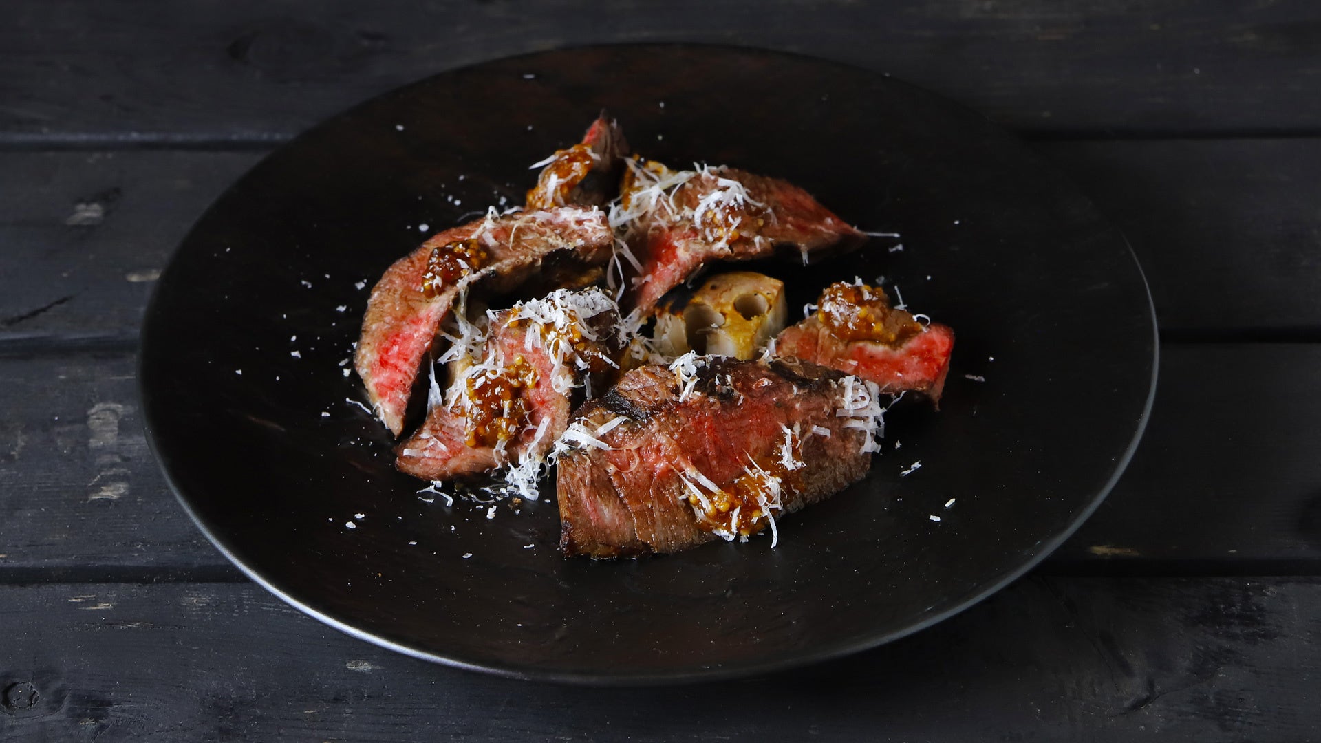 和牛ランプ肉のグリルステーキ　あんぽ柿とマスタードのサルサ　2900円