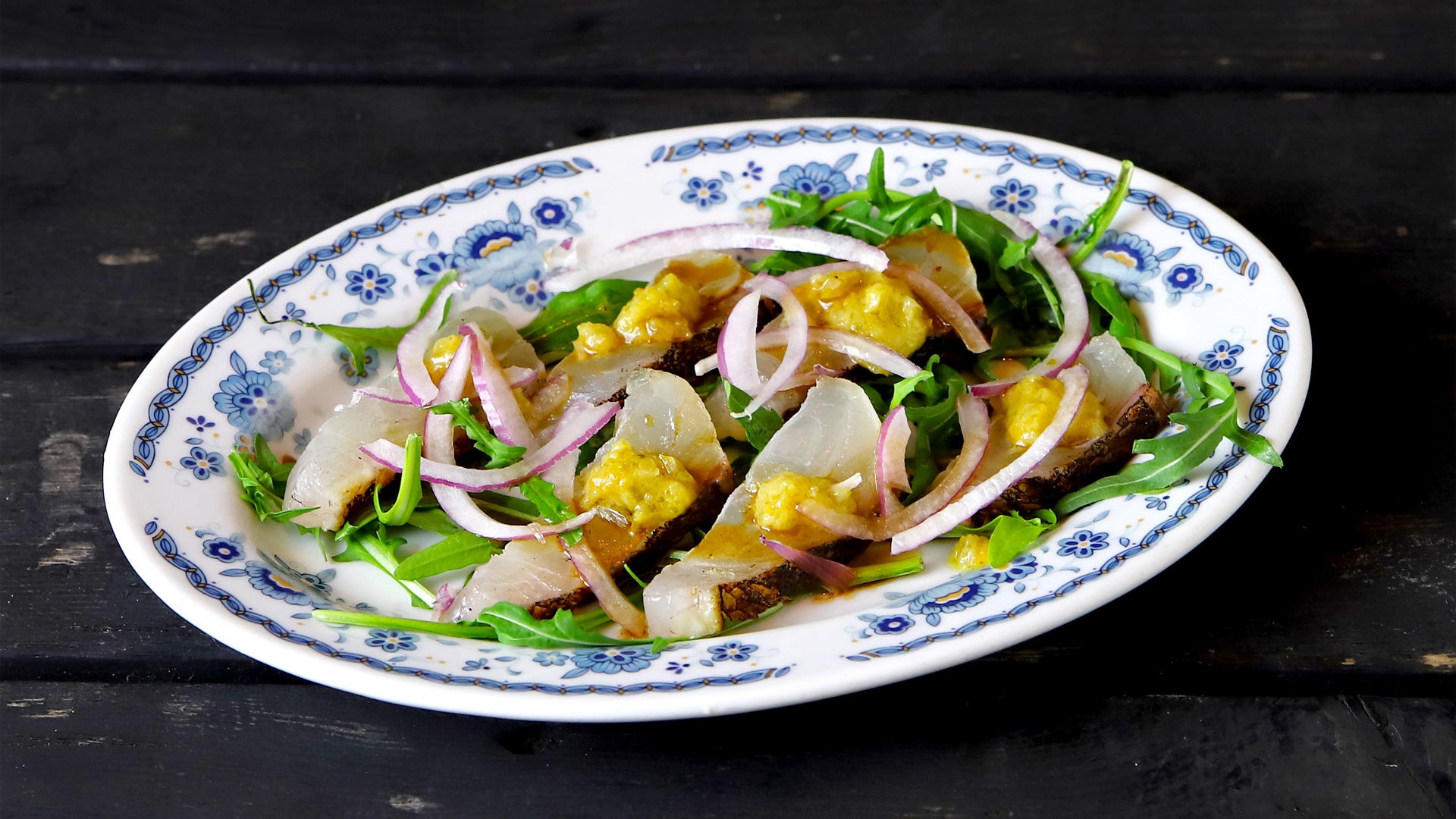 本日の鮮魚の炙りカルパッチョ 自家製レモン胡椒　980円