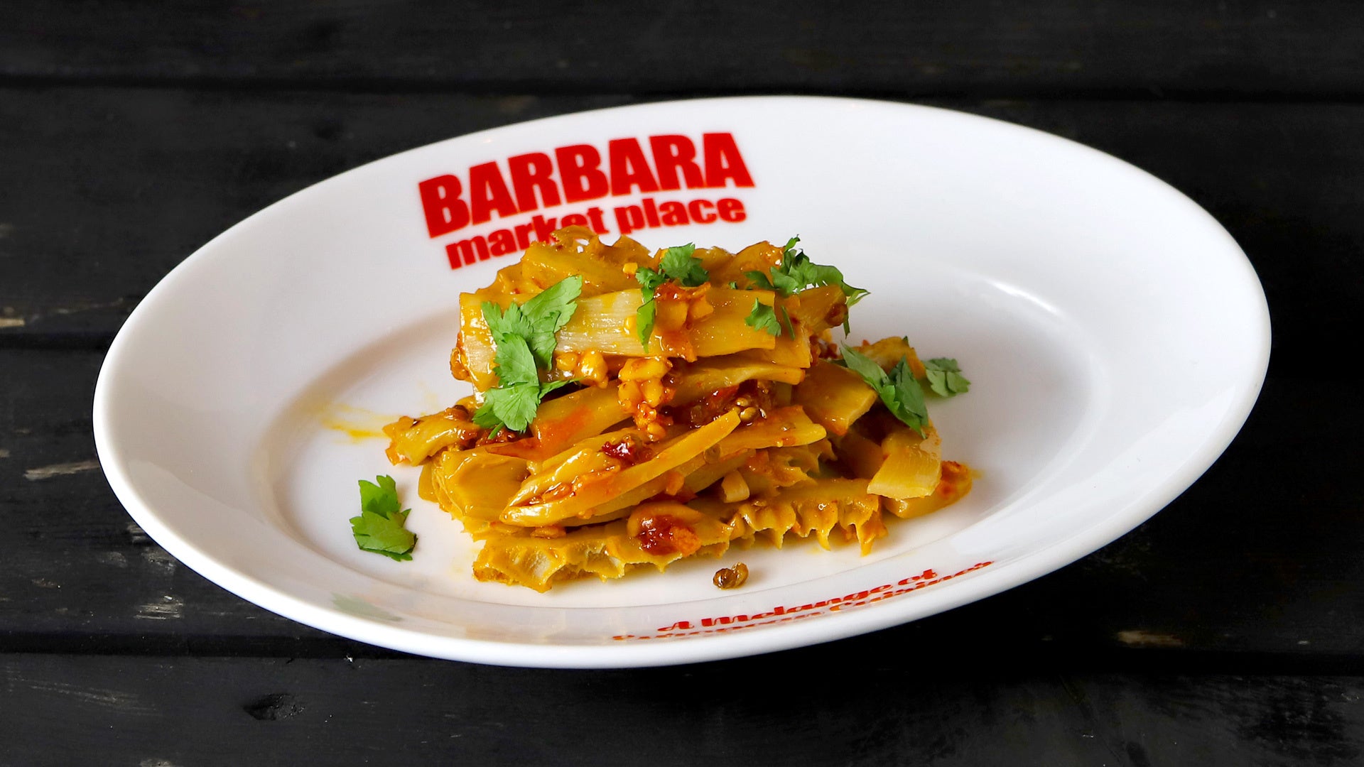 トリッパとメンマのナッツ入りラー油和え　680円