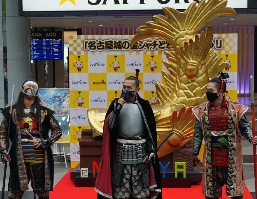 開催レポート〉名古屋城の金シャチ実物大レプリカが新千歳空港に初上陸