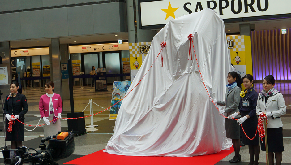 開催レポート〉名古屋城の金シャチ実物大レプリカが新千歳空港に初上陸