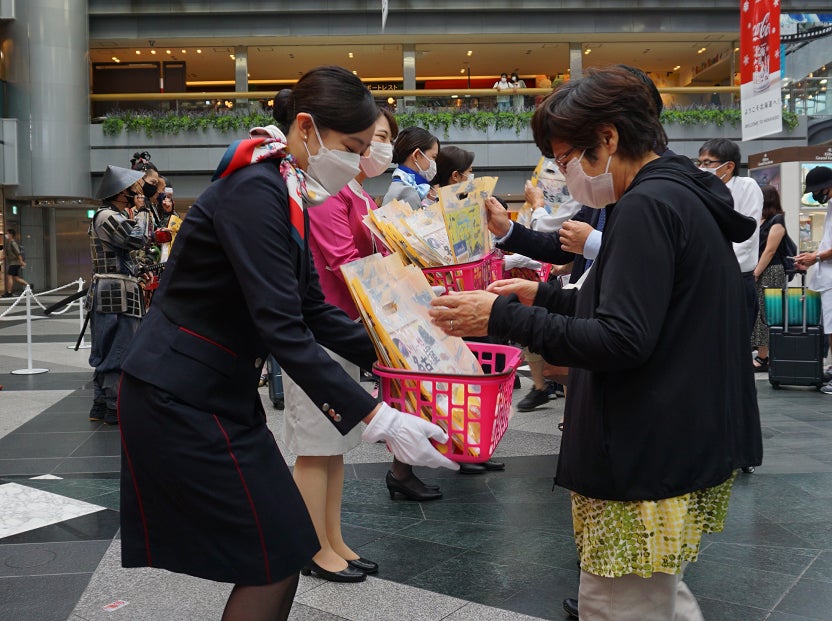 開催レポート 名古屋城の金シャチ実物大レプリカが新千歳空港に初上陸 金シャチキャラバンオープニングセレモニー 中部国際空港株式会社のプレスリリース 開催レポート 名古屋城の金シャチ実物大レプリカが新千歳空港に初上陸 金シャチキャラバンオープニングセレモニー 中部国際空港株式会社のプレスリリース