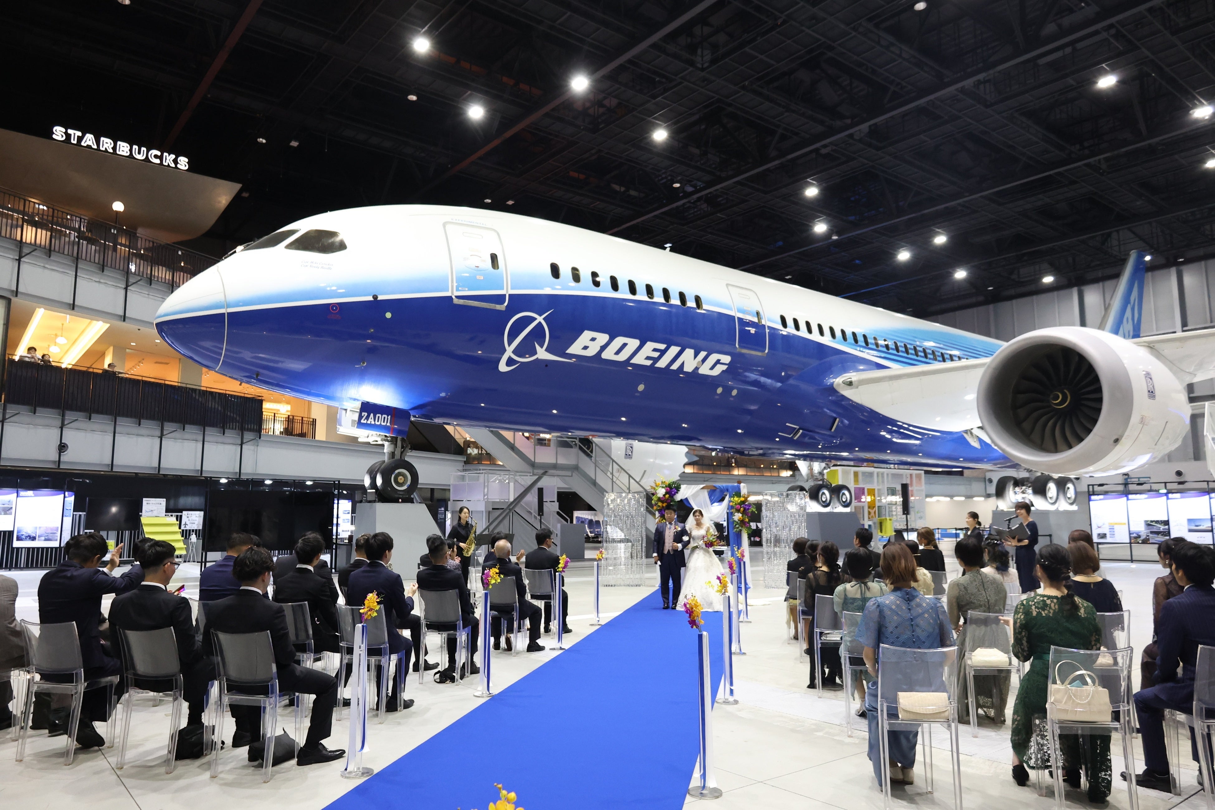 ボーイング787初号機も結婚の証人に！？