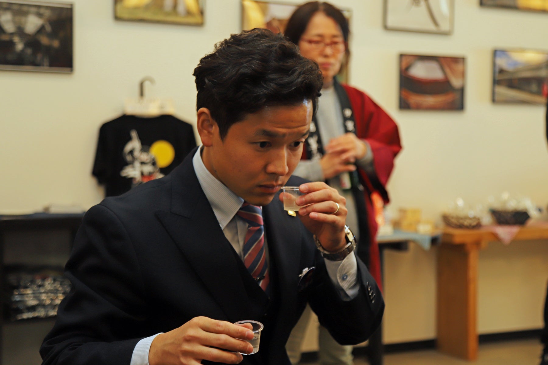 試飲をしてお酒の特徴を学びます。