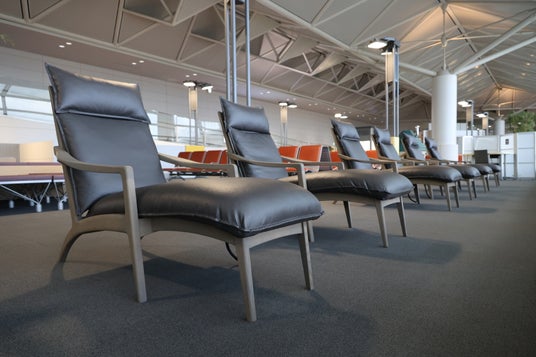 中部国際空港セントレアの第1ターミナル搭乗待合エリアにリクライニング席を新設しました! 中部国際空港セントレアの第1ターミナル搭乗待合エリアにリクライニング席を新設しました!